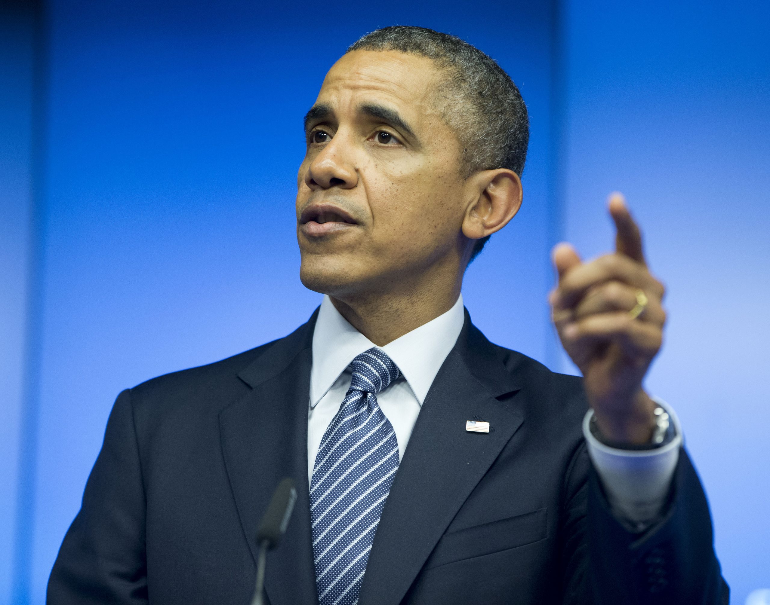 Obama jabs Vladimir Putin, says West not entering another Cold War