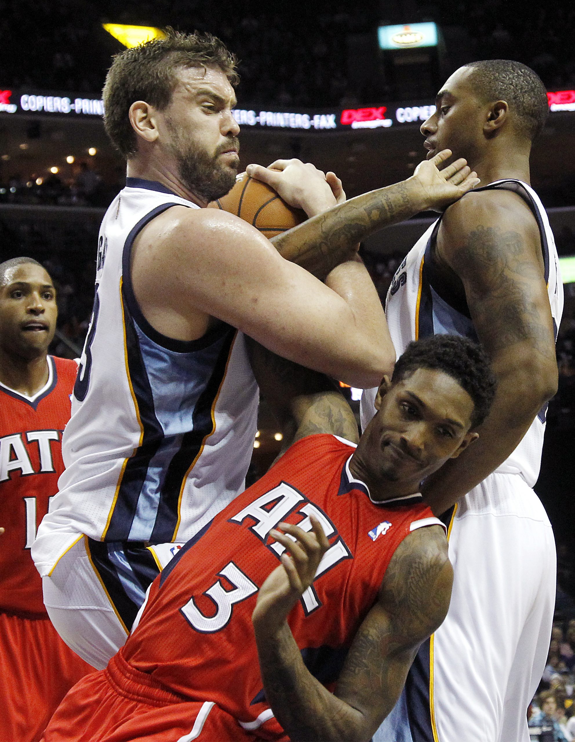 Hawks use 3rd-quarter rally to beat Memphis 93-83