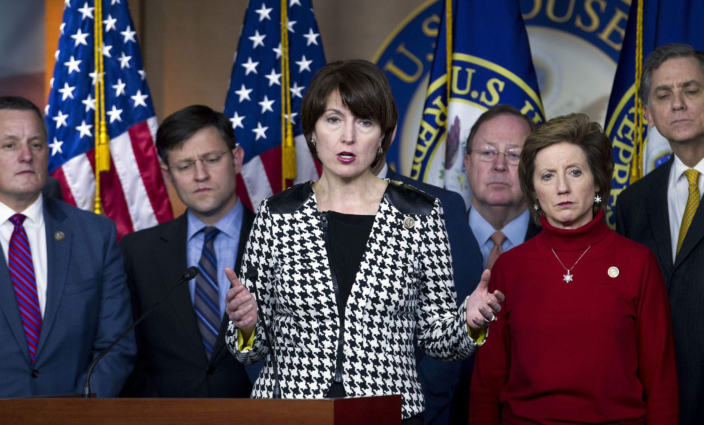 Several lawmakers refusing paychecks amid government shutdown