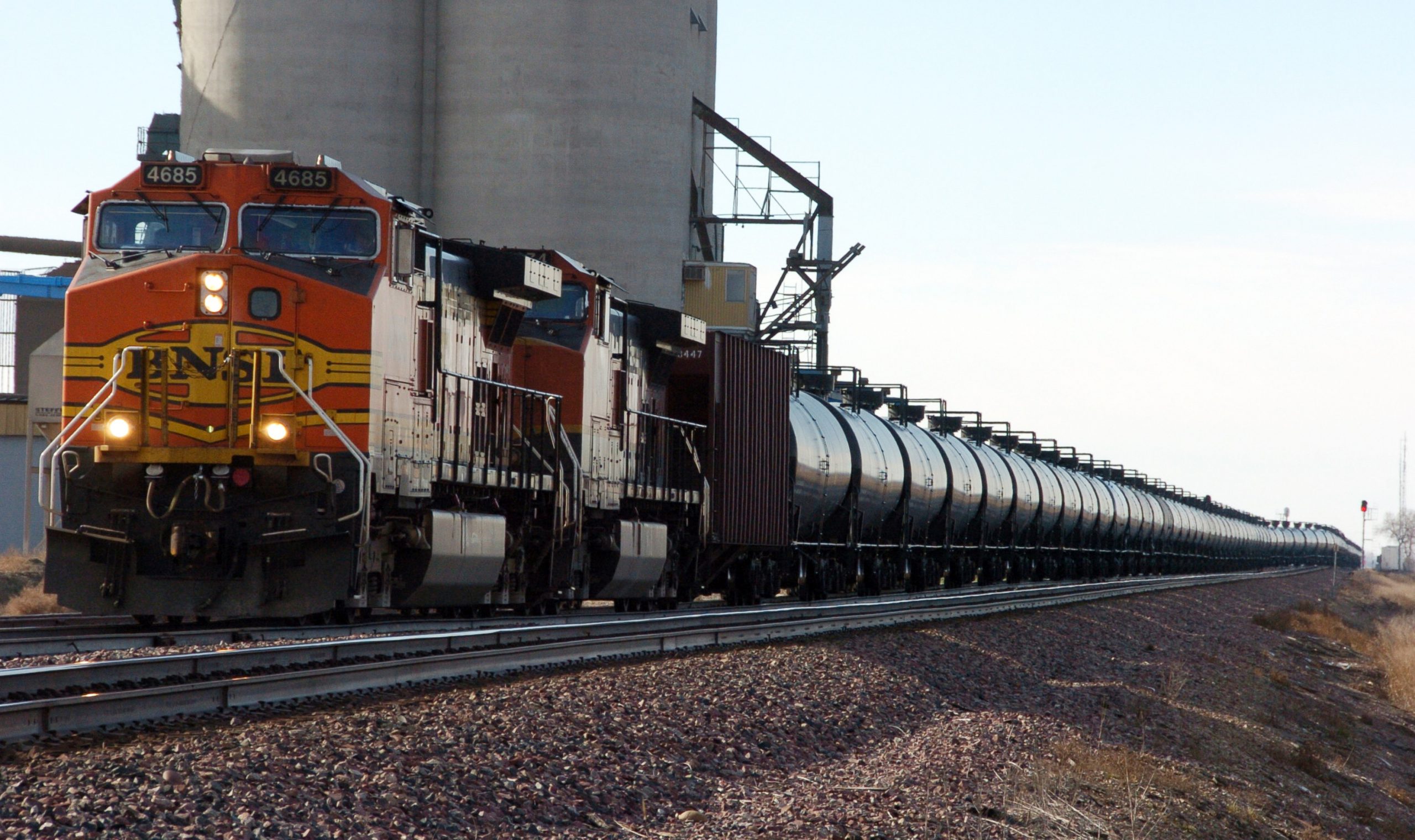 Oil industry offers crude-train testing standards