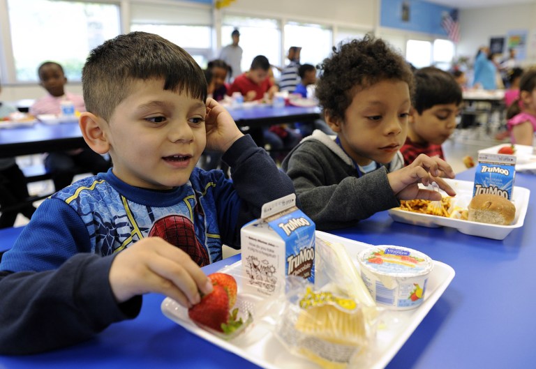 The authors suggest more schools should have school lunches prepared by vendors instead of prepared solely in-house.