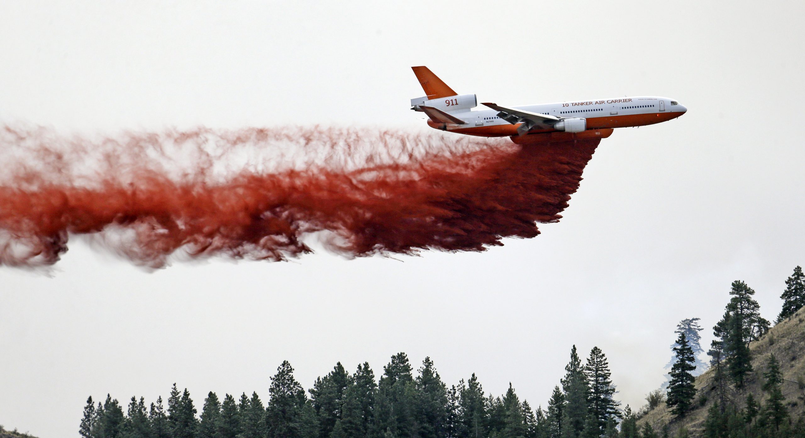 Feds: Drone interference grounds 6 firefighting flights, homes burn