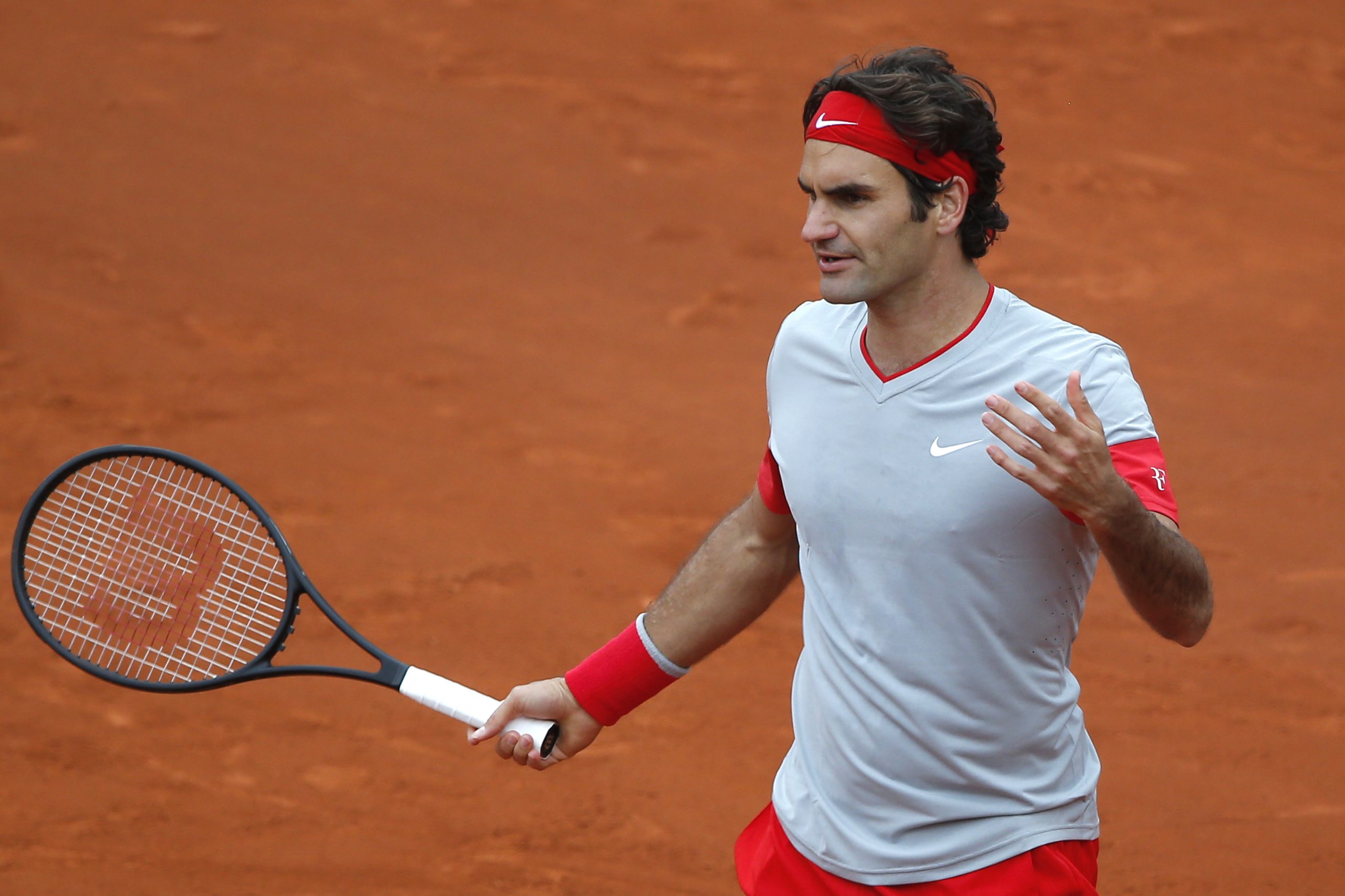 Federer loses to Gulbis in French Open’s 4th round