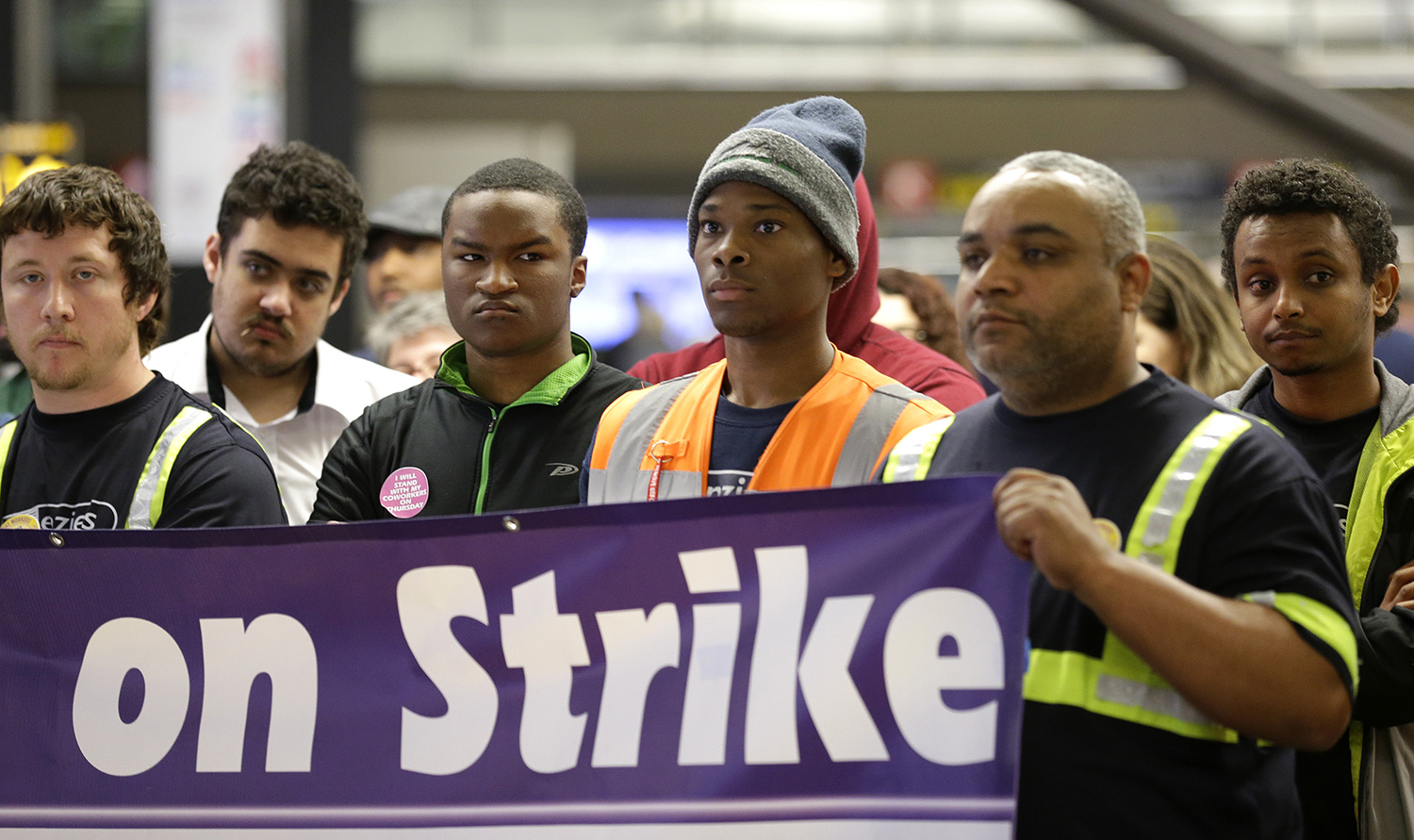 Philly airport workers to strike during DNC convention