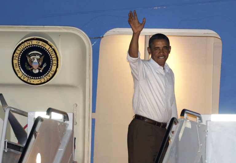   President Barack Obama waves as he boards Air Force One to return to Washington, at Honolulu Joint Base Pearl Harbor-Hickam in Honolulu, after spending Christmas with his family in Hawaii, Wednesday, Dec. 26, 2012. (AP Photo/Gerald Herbert)  