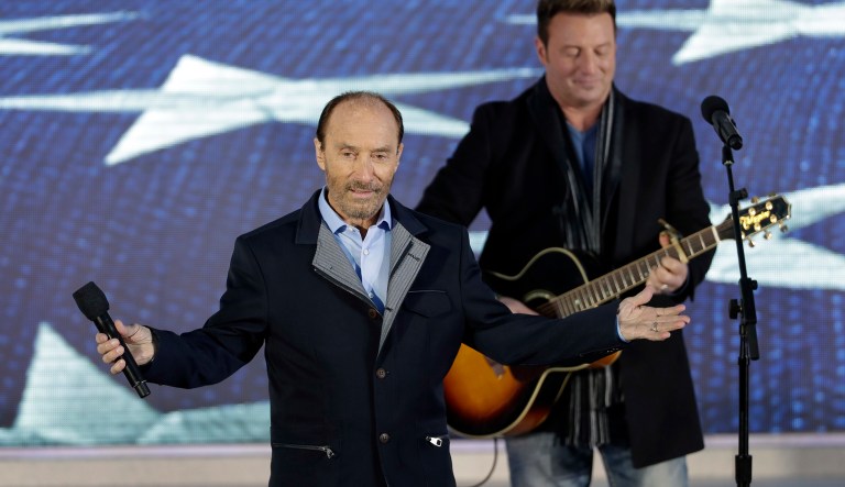 Lee Greenwood performs at a pre-Inaugural 