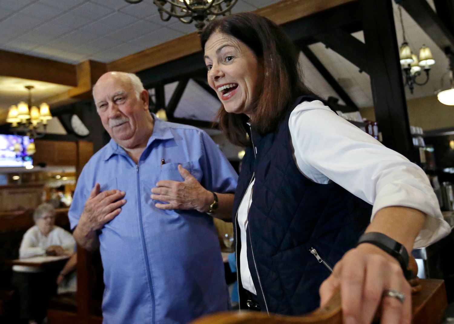 Ayotte works to win votes, pint by pint