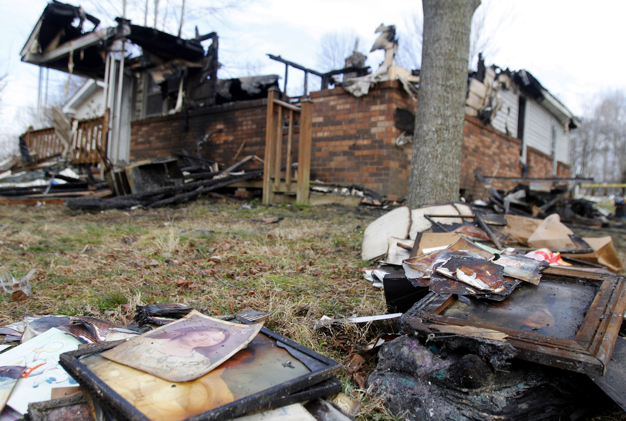 Uncle says he tried to save 7 from Kentucky house fire