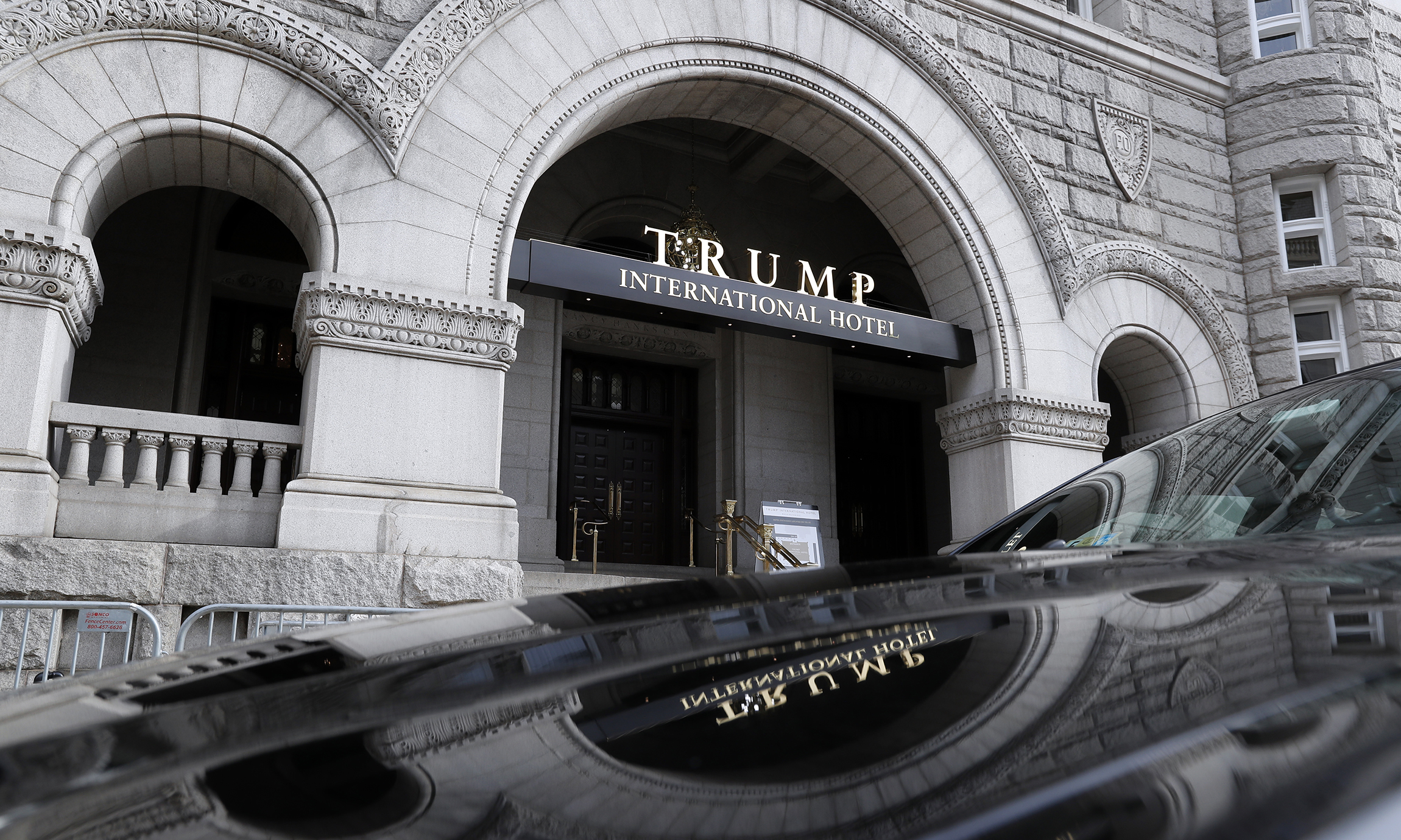 Trump’s DC hotel agrees to union