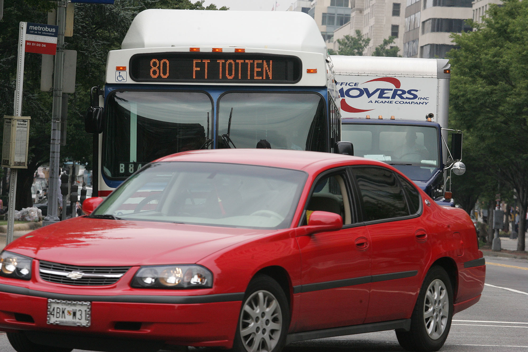 Teen stabbed on Metrobus in Foggy Bottom