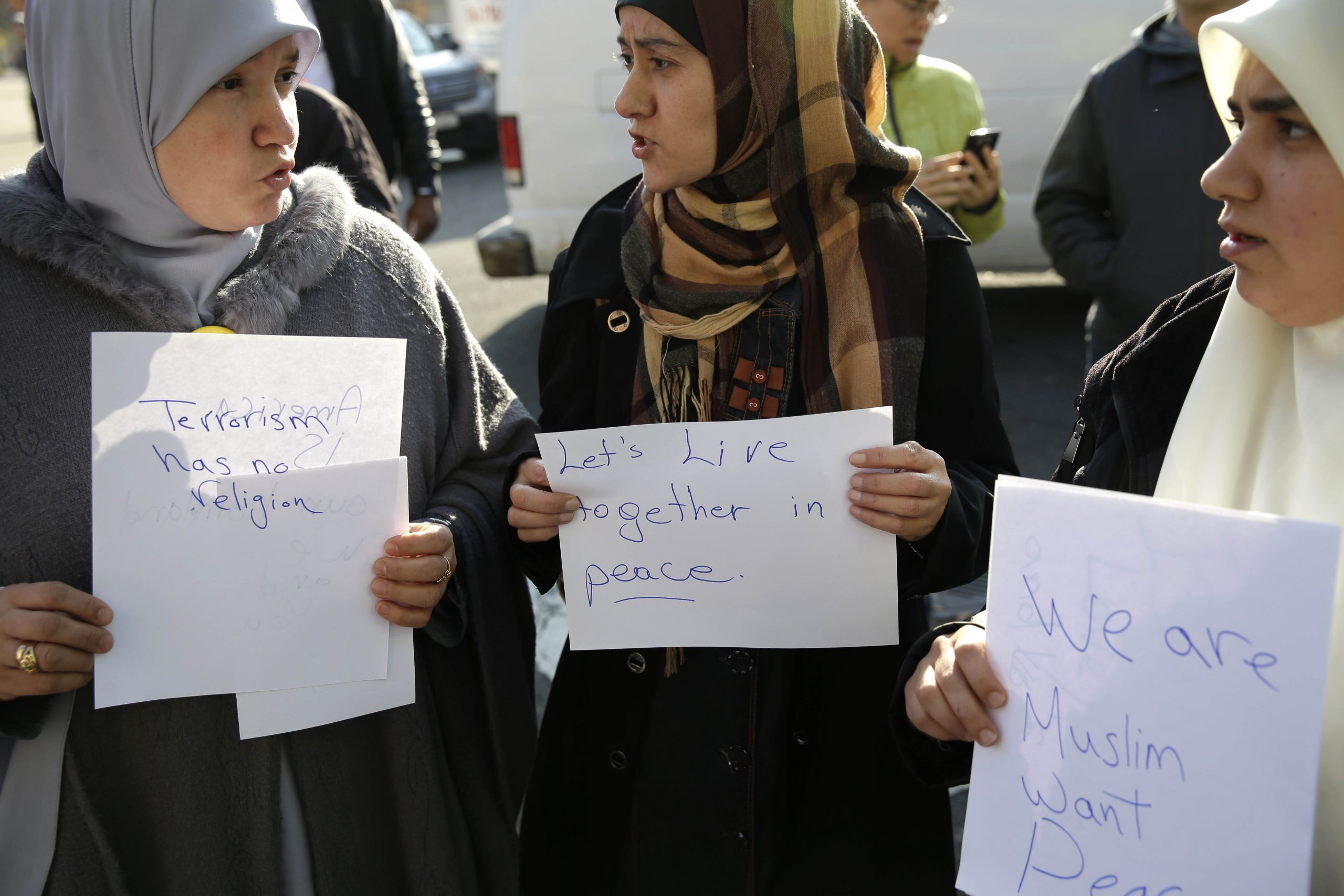 Poll: Nearly 6 in 10 Americans oppose Trump Muslim ban