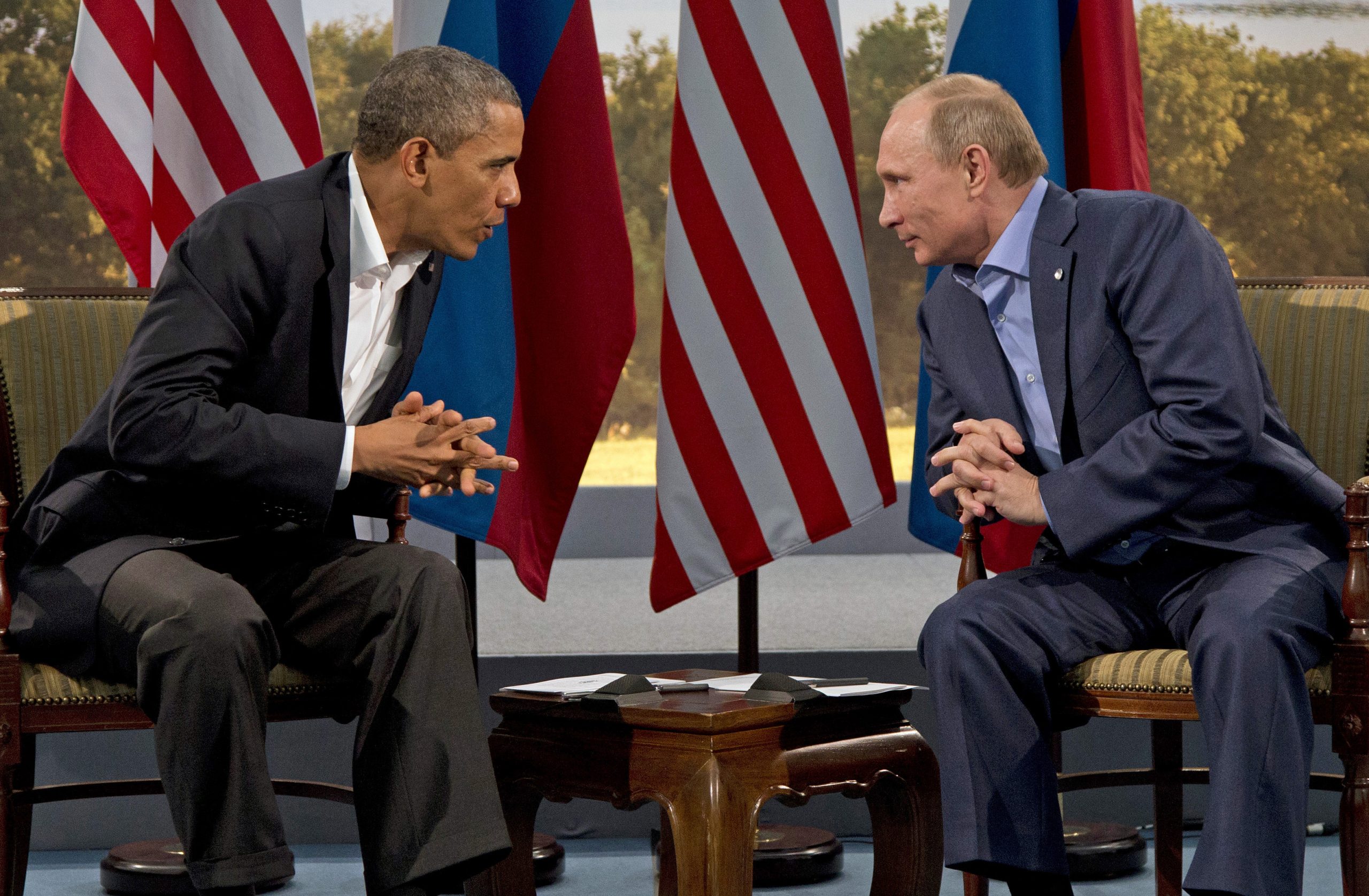 Chuck Schumer calls for Obama to cancel meeting with Vladimir Putin