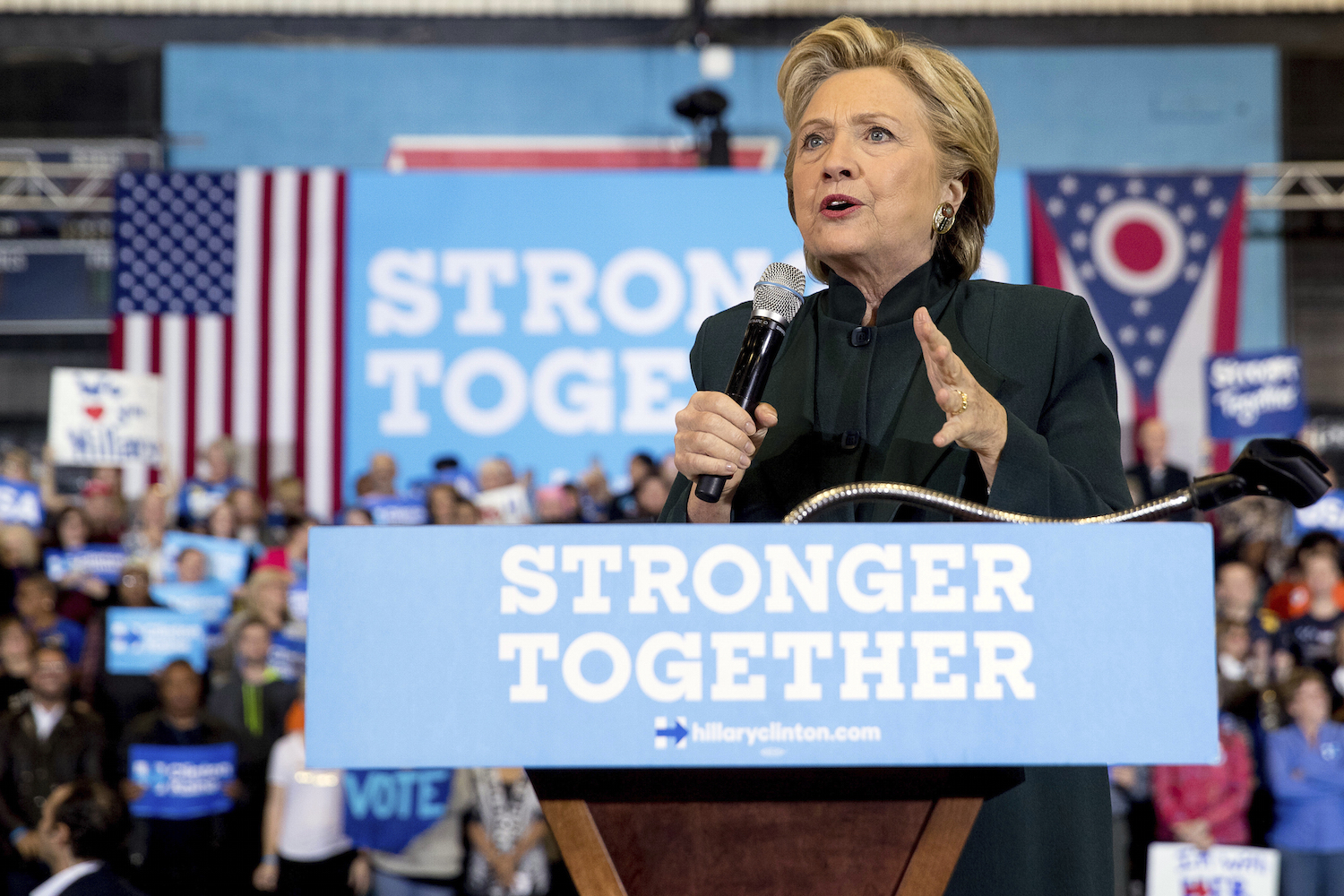 Clinton maintains Electoral College lead in Reuters poll
