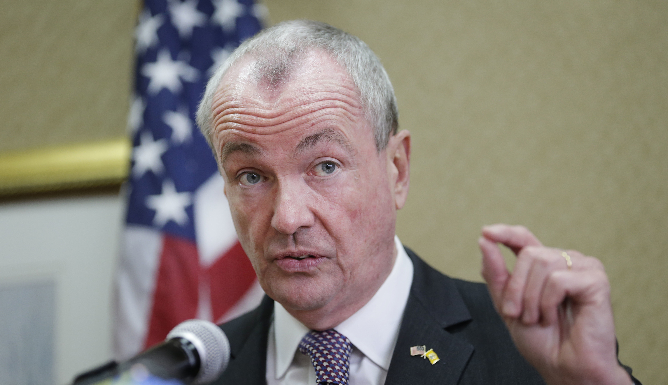 Governor says New Jersey can’t safely reopen schools without requiring everyone inside to wear a mask