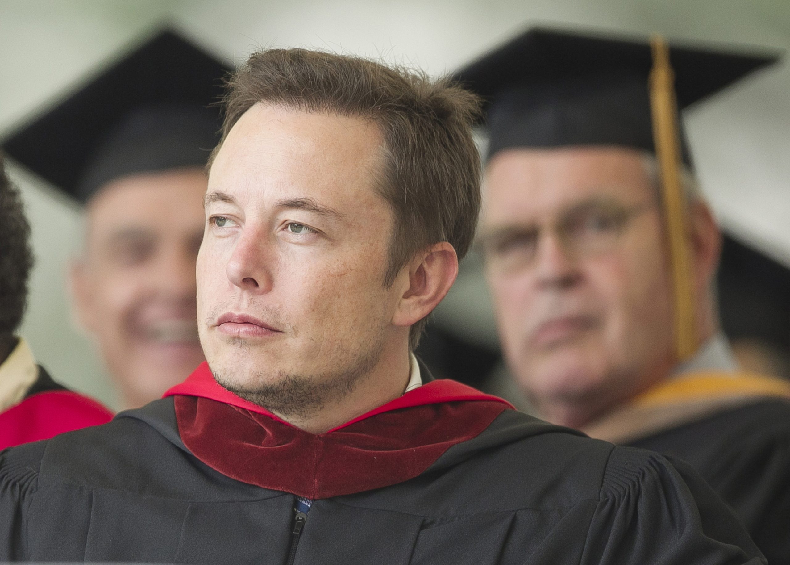 SpaceX founder talks Mars with Caltech grads