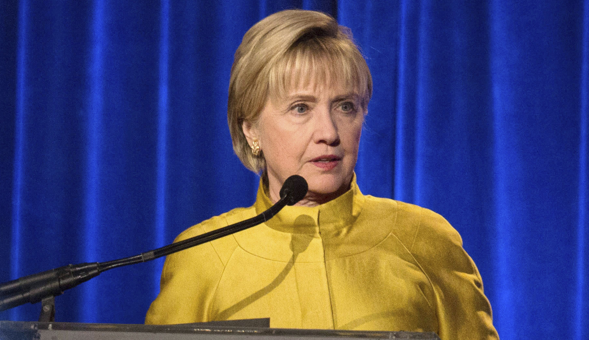 Hillary Clinton falls, breaks toe on the stairs during London book tour