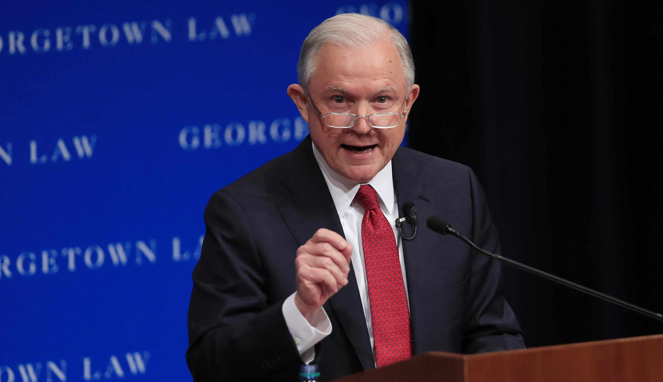 Jeff Sessions: NFL should require players to stand during national anthem