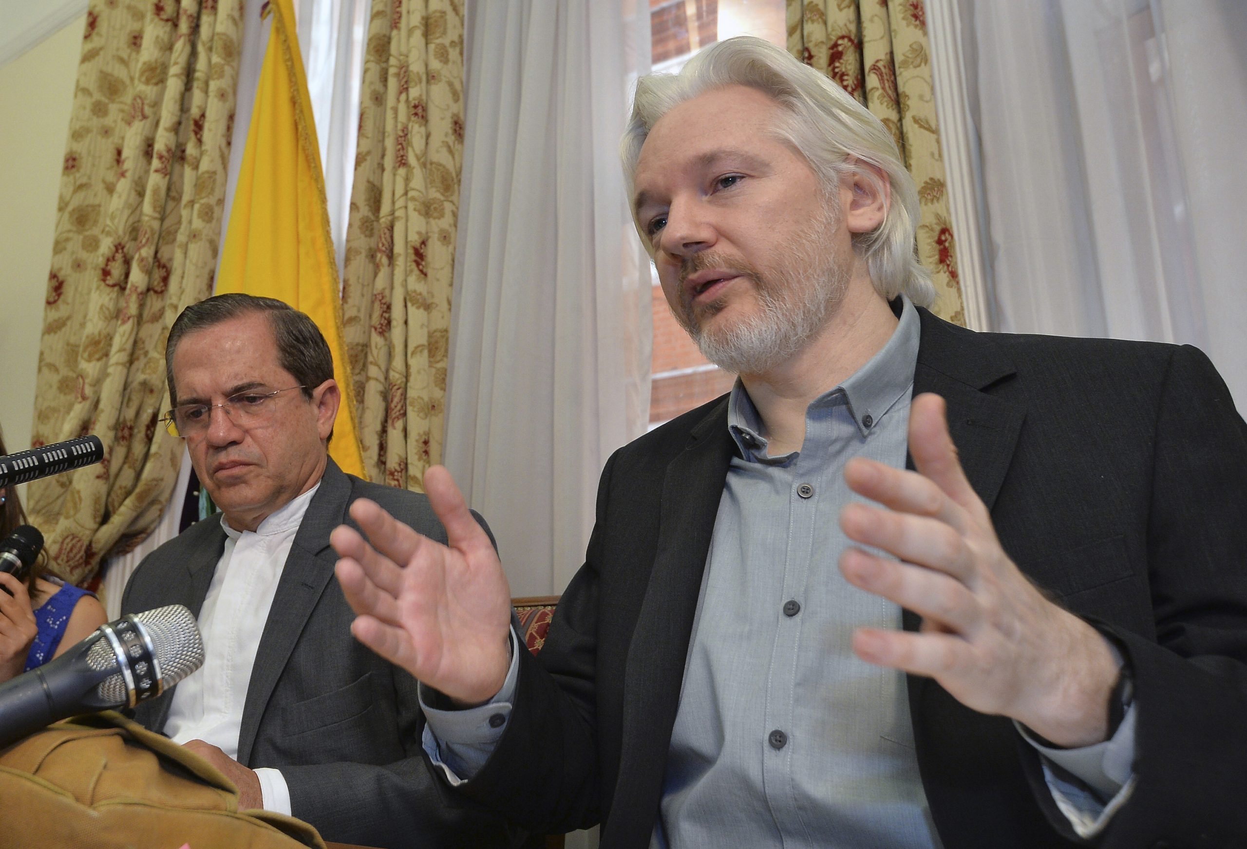 Assange: U.S. media is ‘erecting a demon’ by supporting Clinton