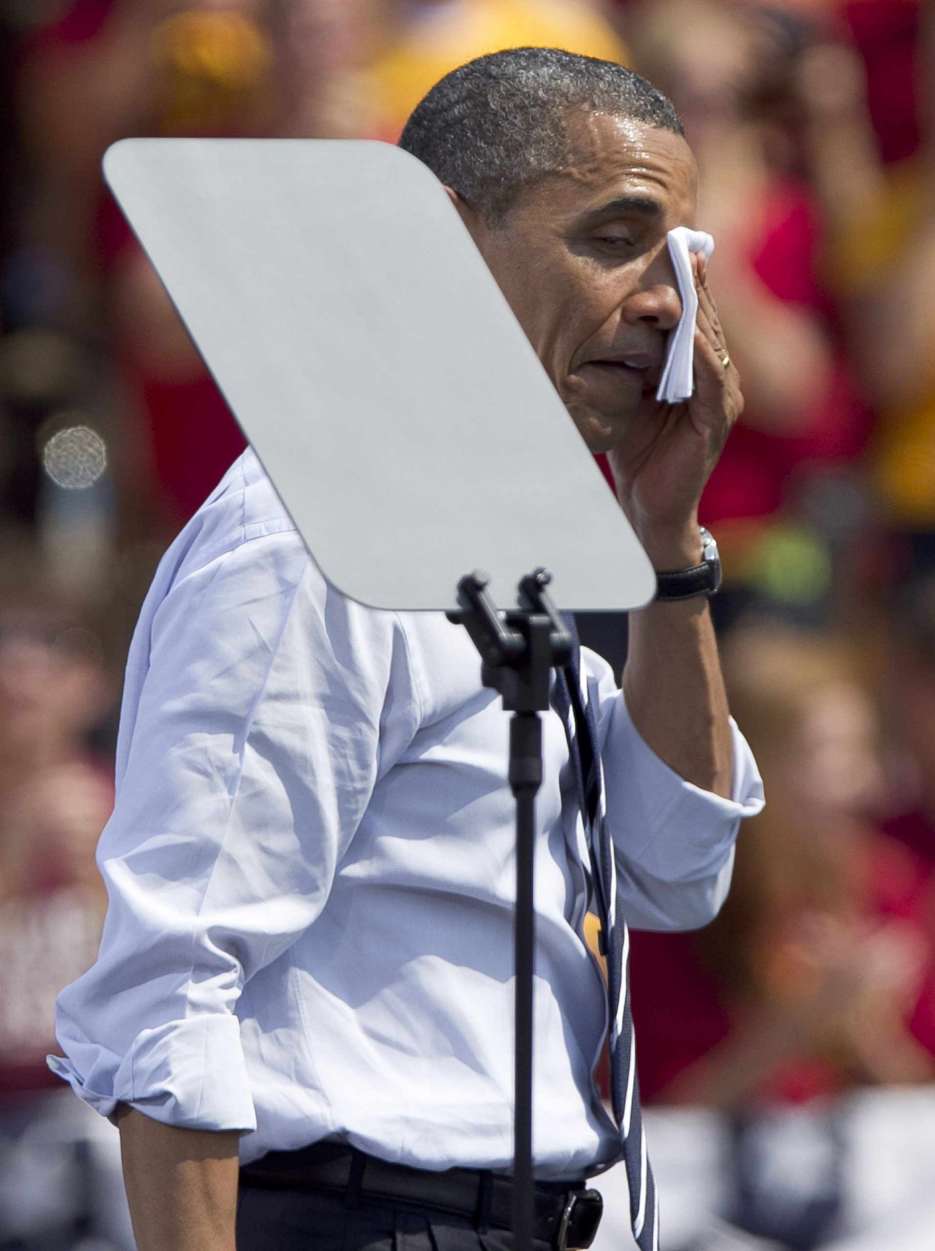 Photo: Obama feeling the heat in Iowa
