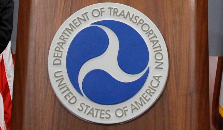 $753 million in federal agreements were approved by unqualified officials