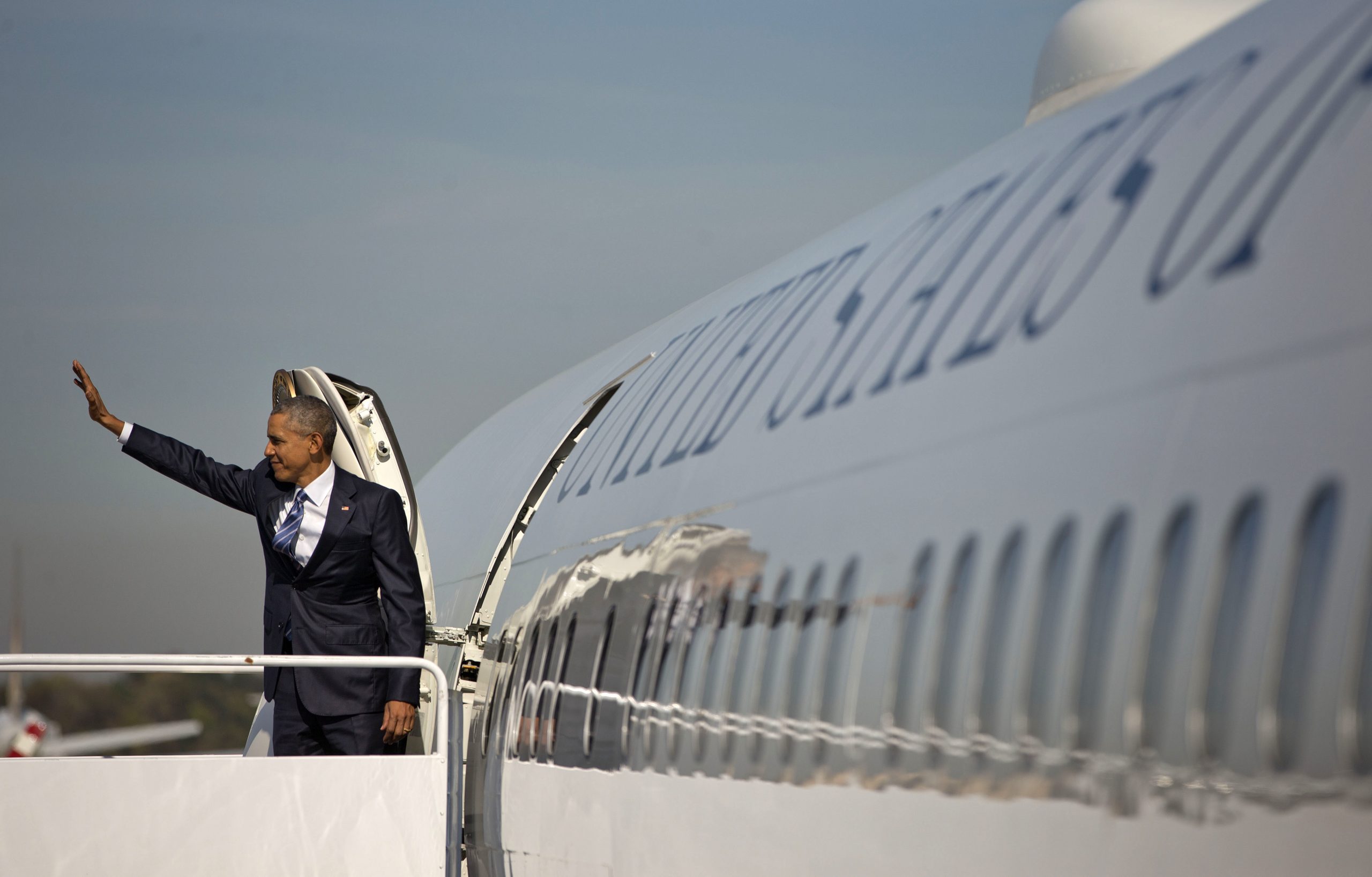 Obama to set first-ever climate rules for airlines