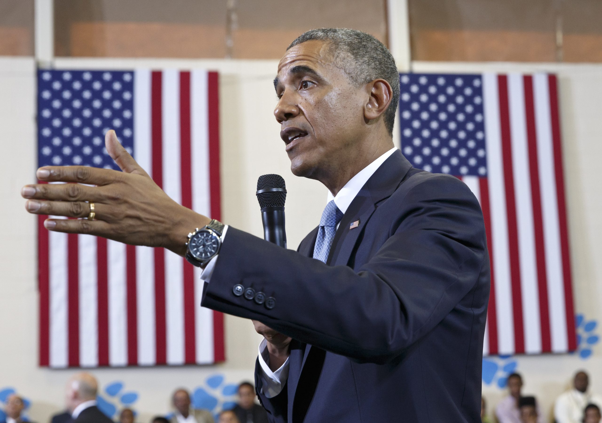 Obama heads off to raise money on the West Coast