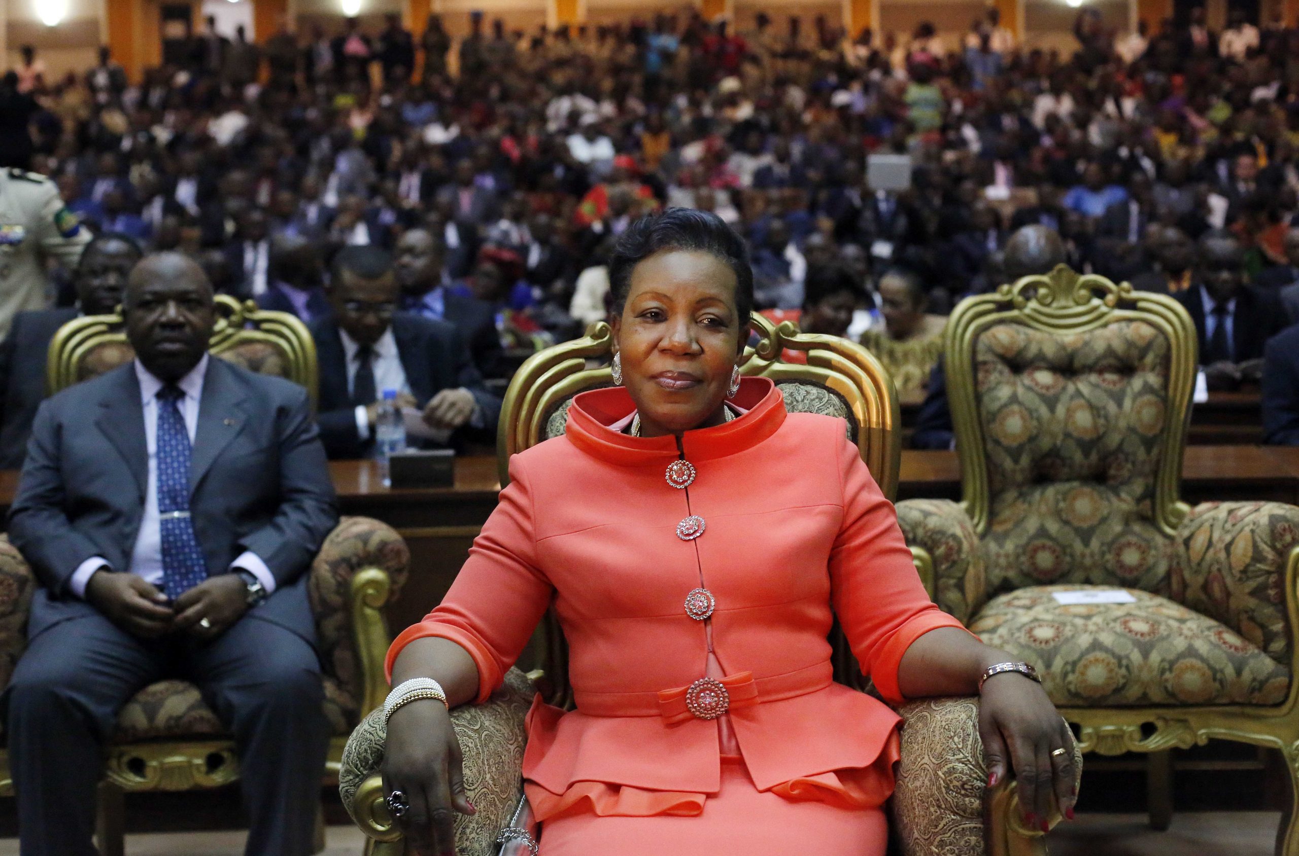 C. African Republic leader sworn in amid looting