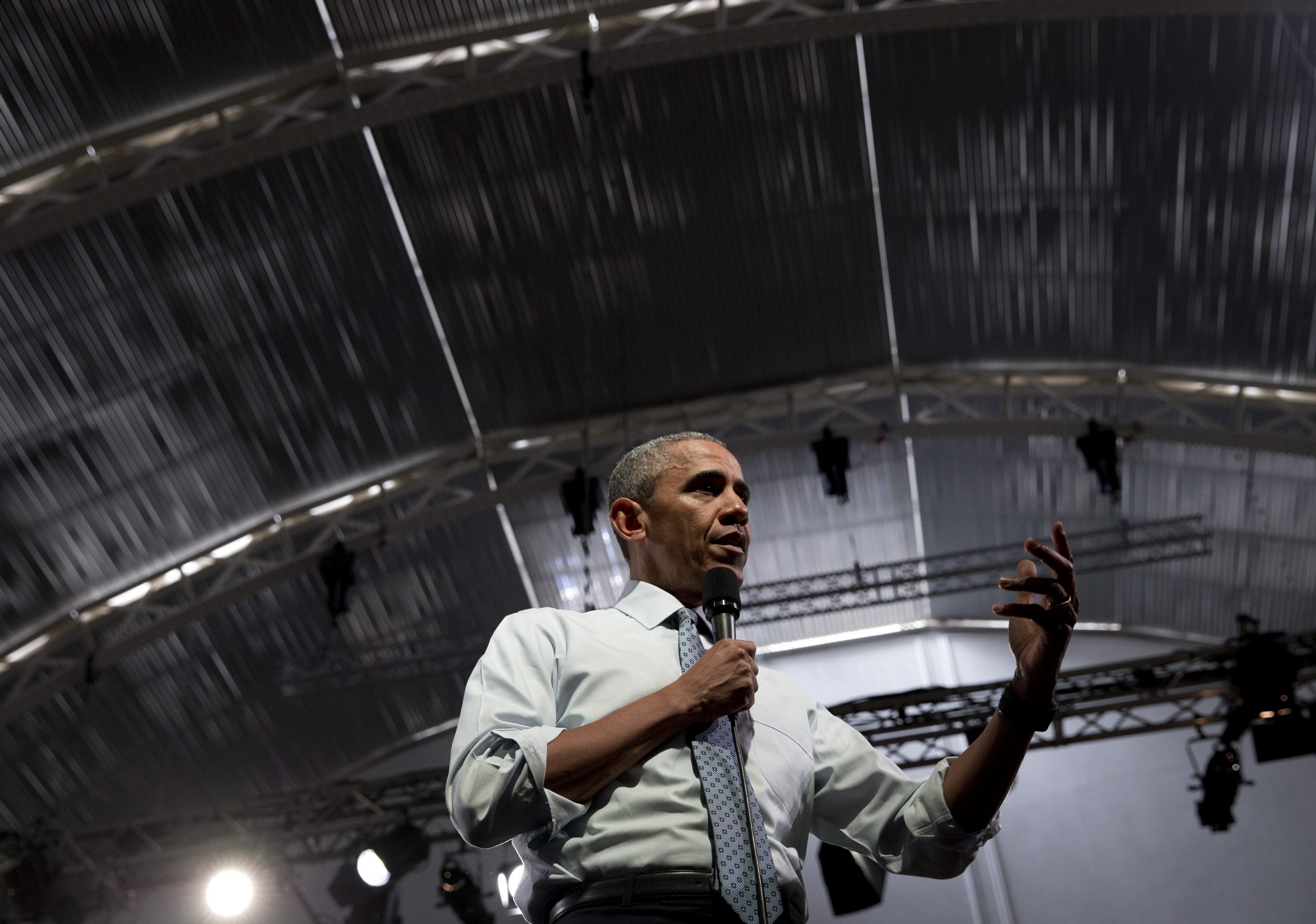 White House: High prison rate is hurting the economy