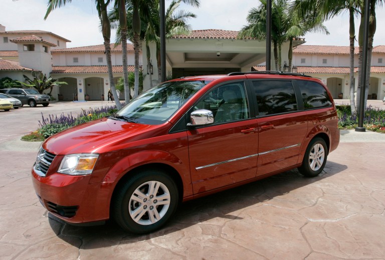 Feds add Chrysler to ignition, air bag probe