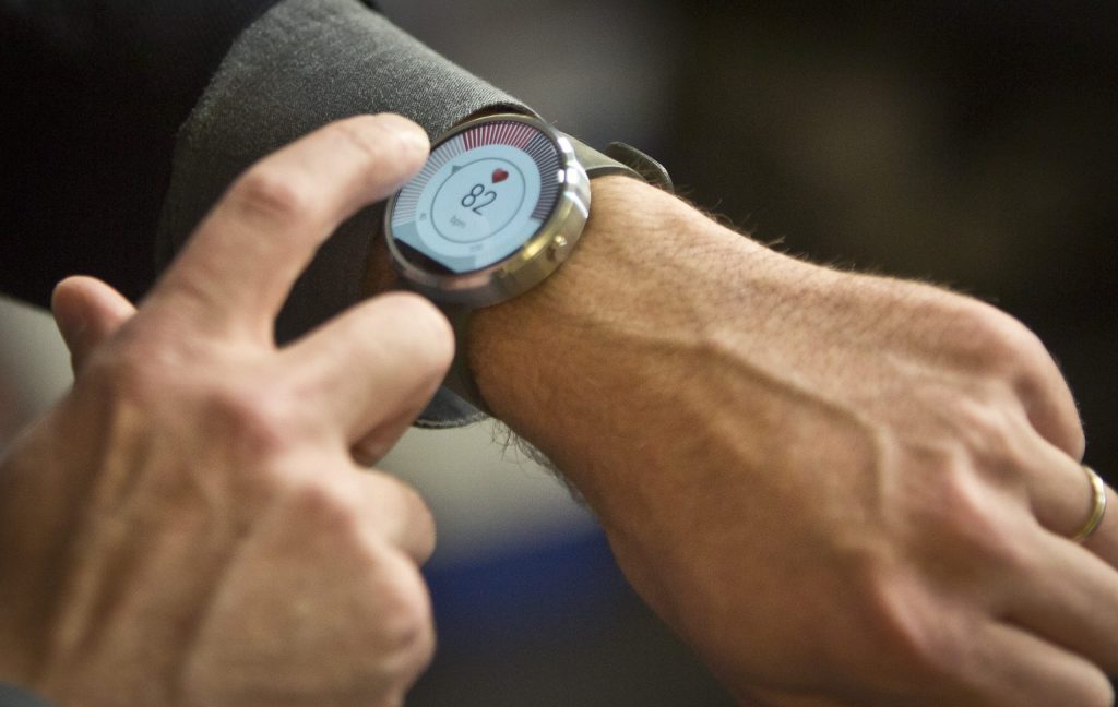 Motorola emphasizes design in circular smartwatch
