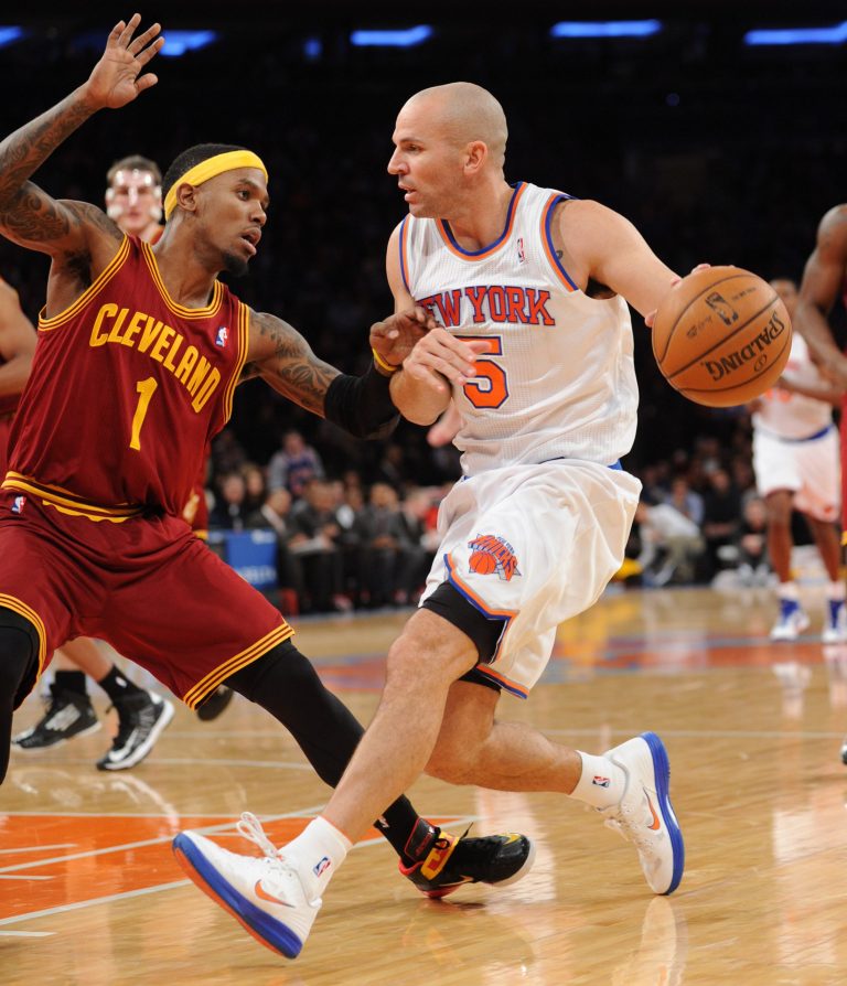   New York Knicks' Jason Kidd, right, drives to the basket as Cleveland Cavaliers' Daniel Gibson defends during the second quarter of an NBA basketball game on Saturday, Dec. 15, 2012, at Madison Square Garden in New York. (AP Photo/Bill Kostroun)  