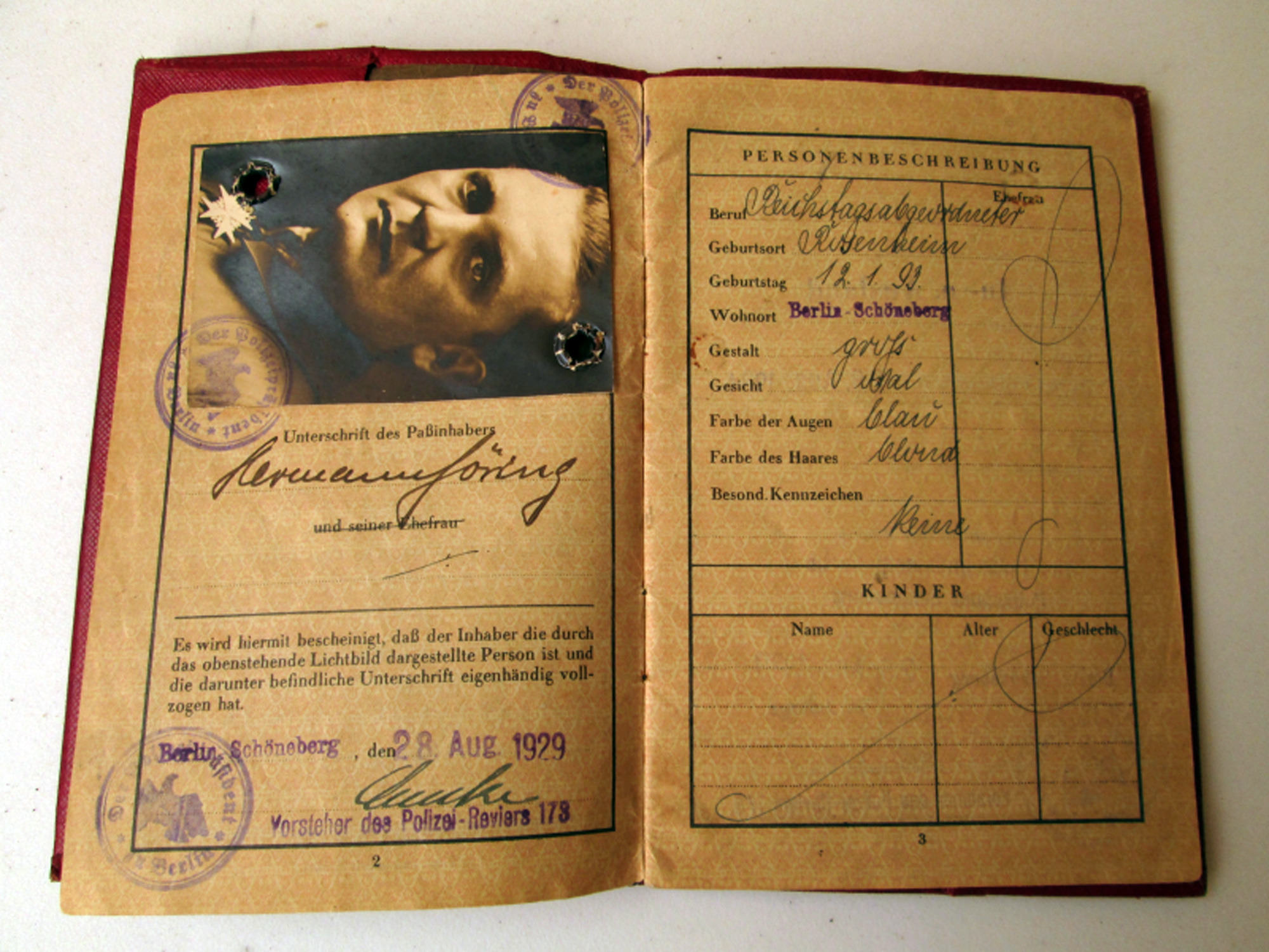 Auction of Hitler box, other Nazi items nixed