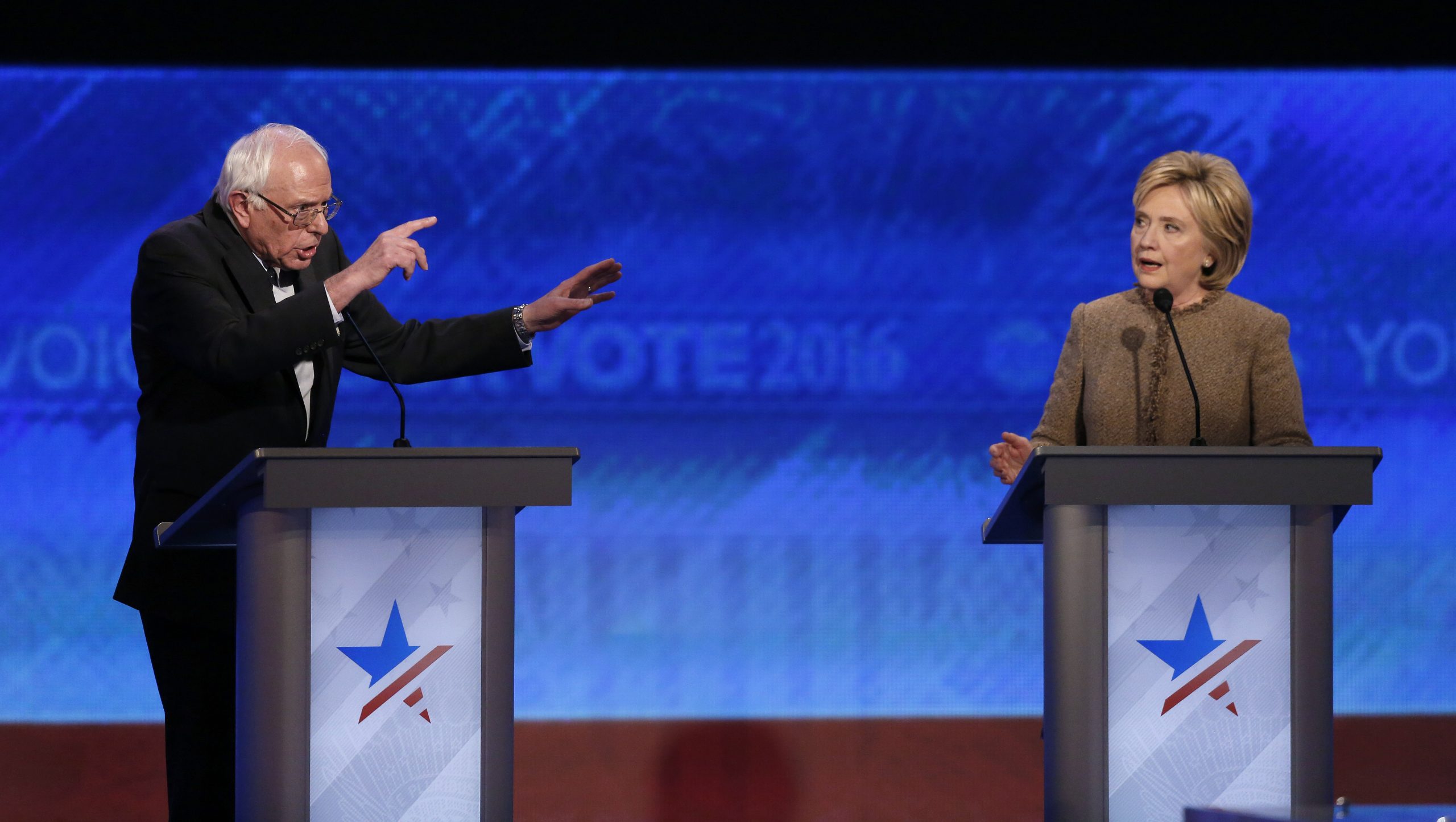 Clinton moves to outflank Sanders on ‘shadow banks’