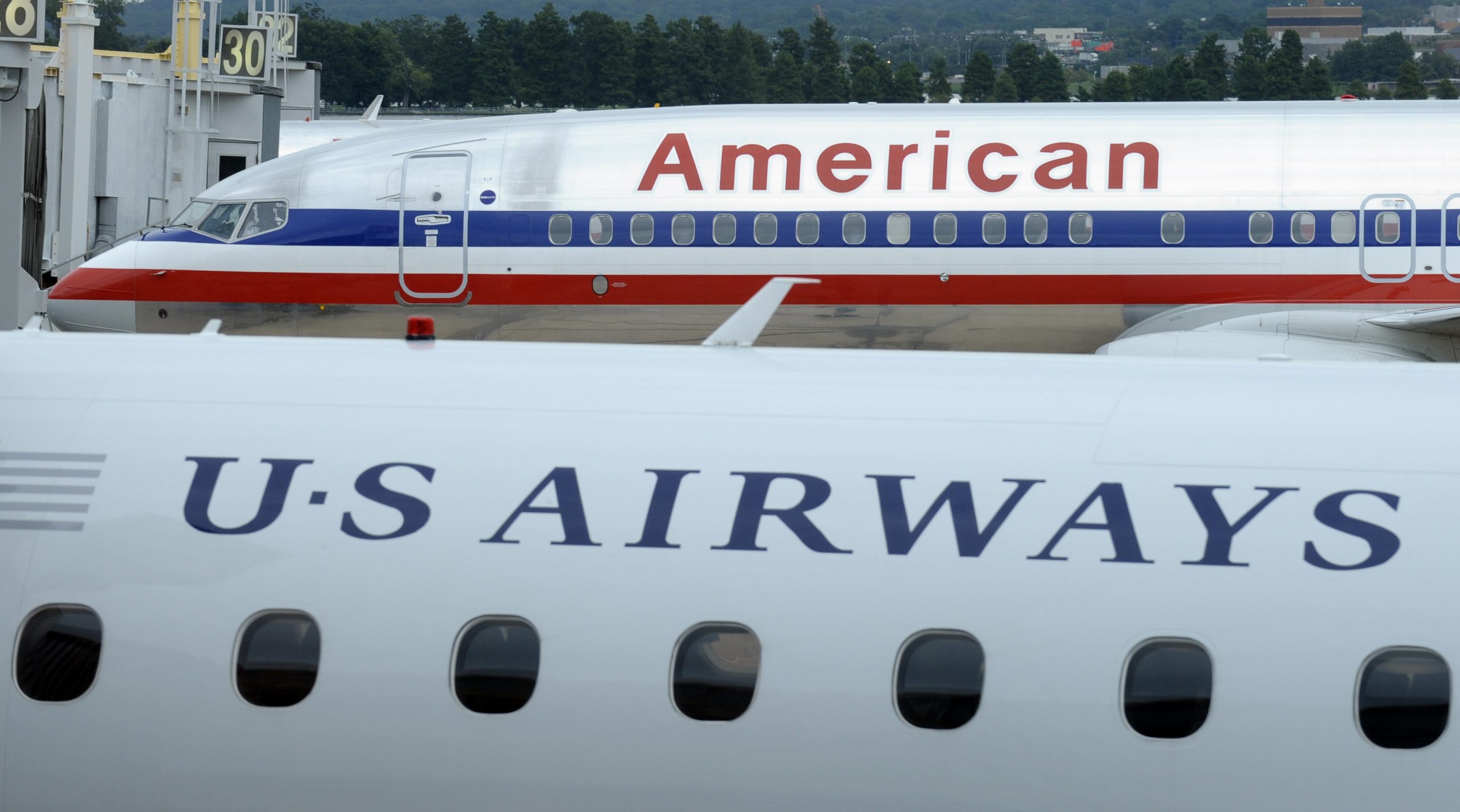 Government reaches agreement to allow airline merger