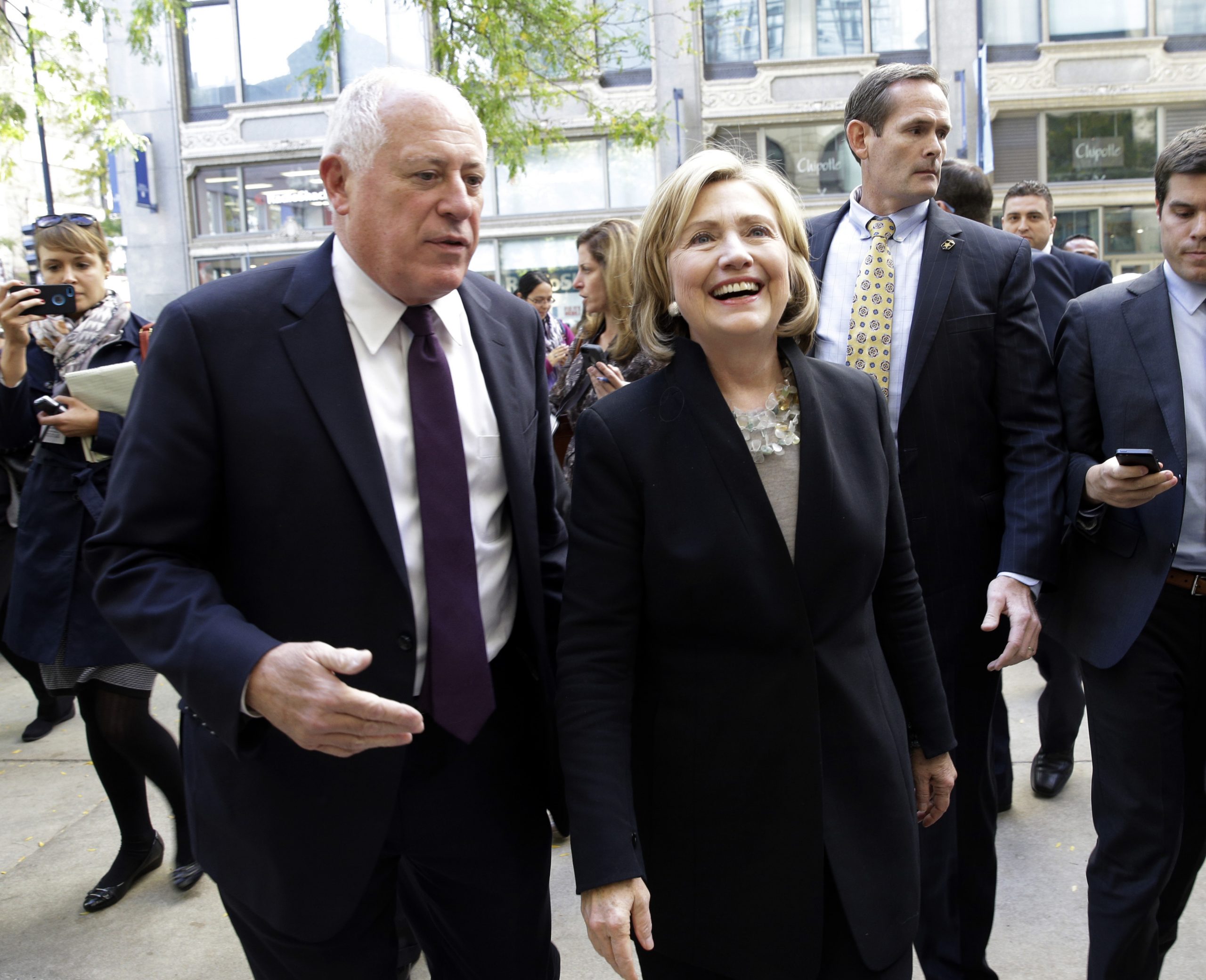 Hillary Clinton appears briefly with Gov. Quinn