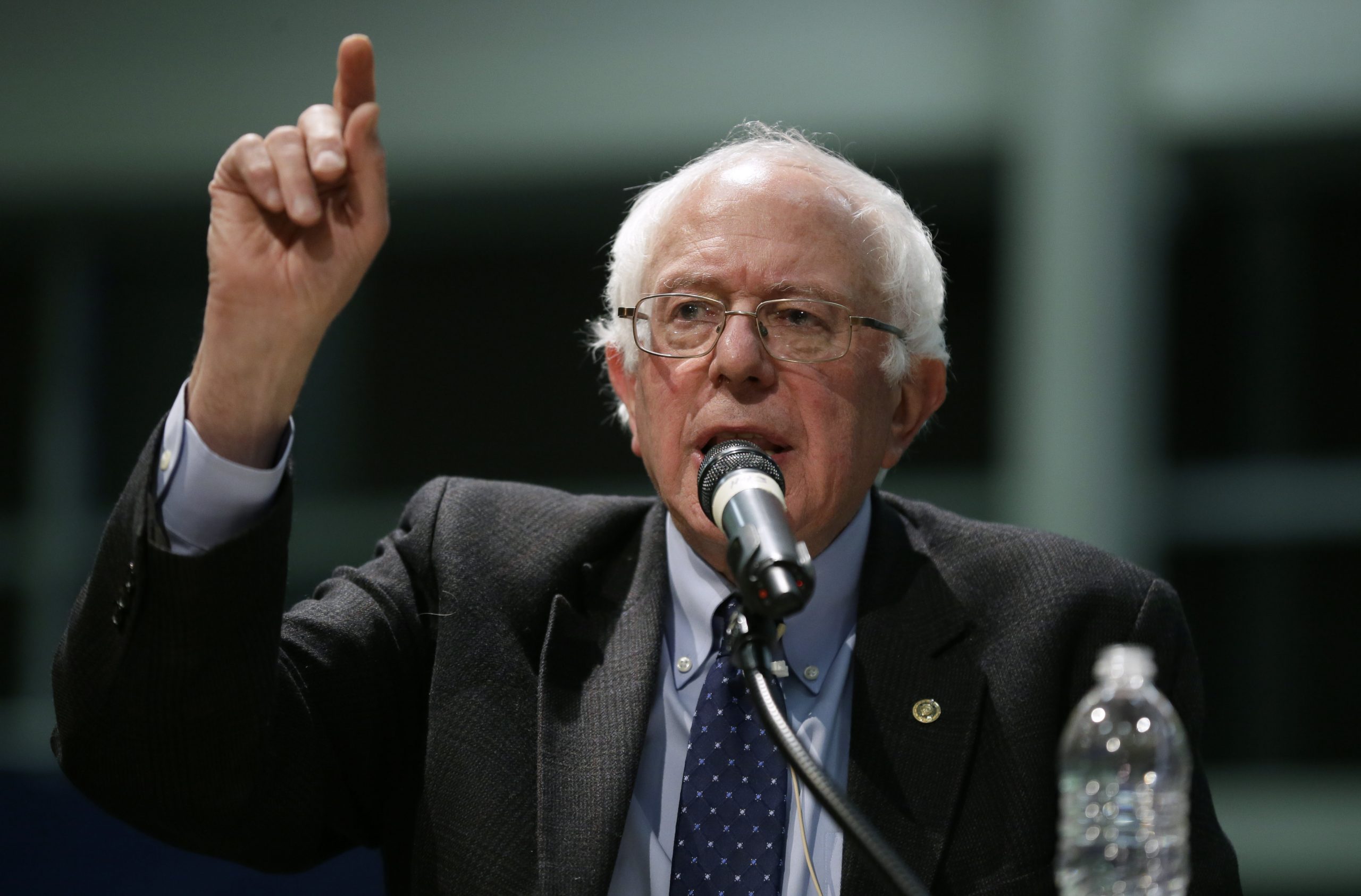Sanders attacks Clinton’s 2008 anti-Obama ad