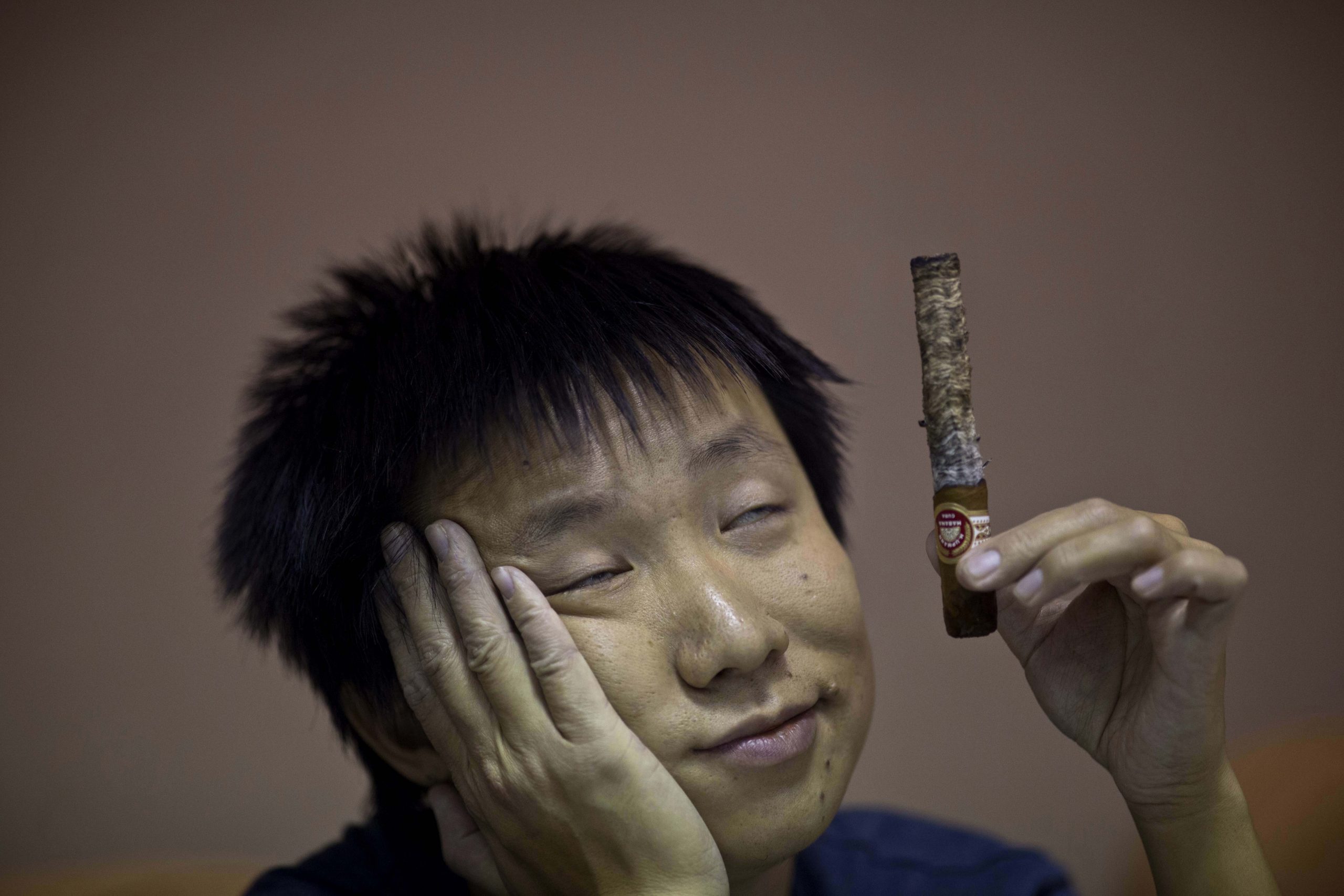 Up in smoke: Long-ash contest at Cuba cigar fest