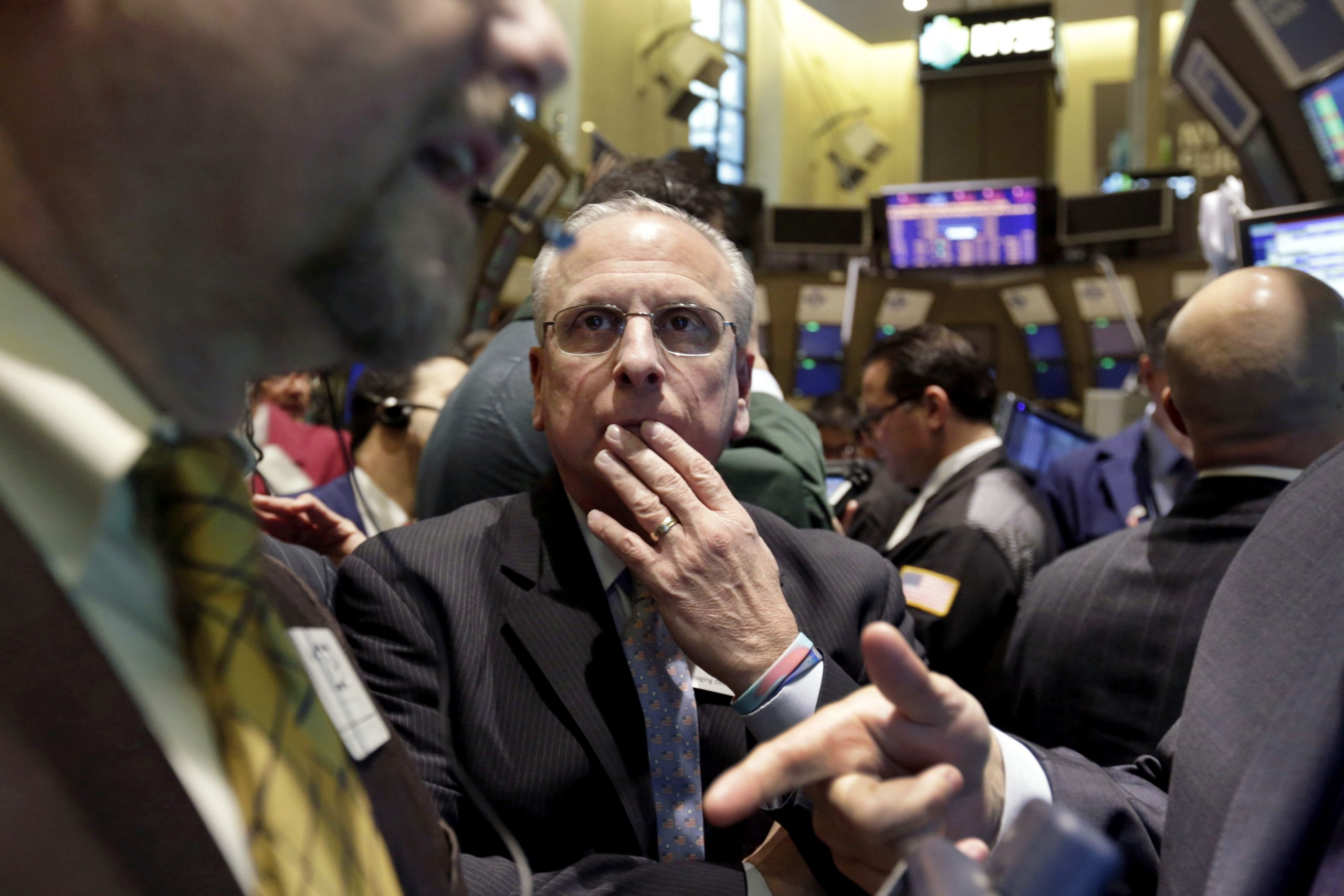Stocks fall as sides snipe in ‘cliff’ talks