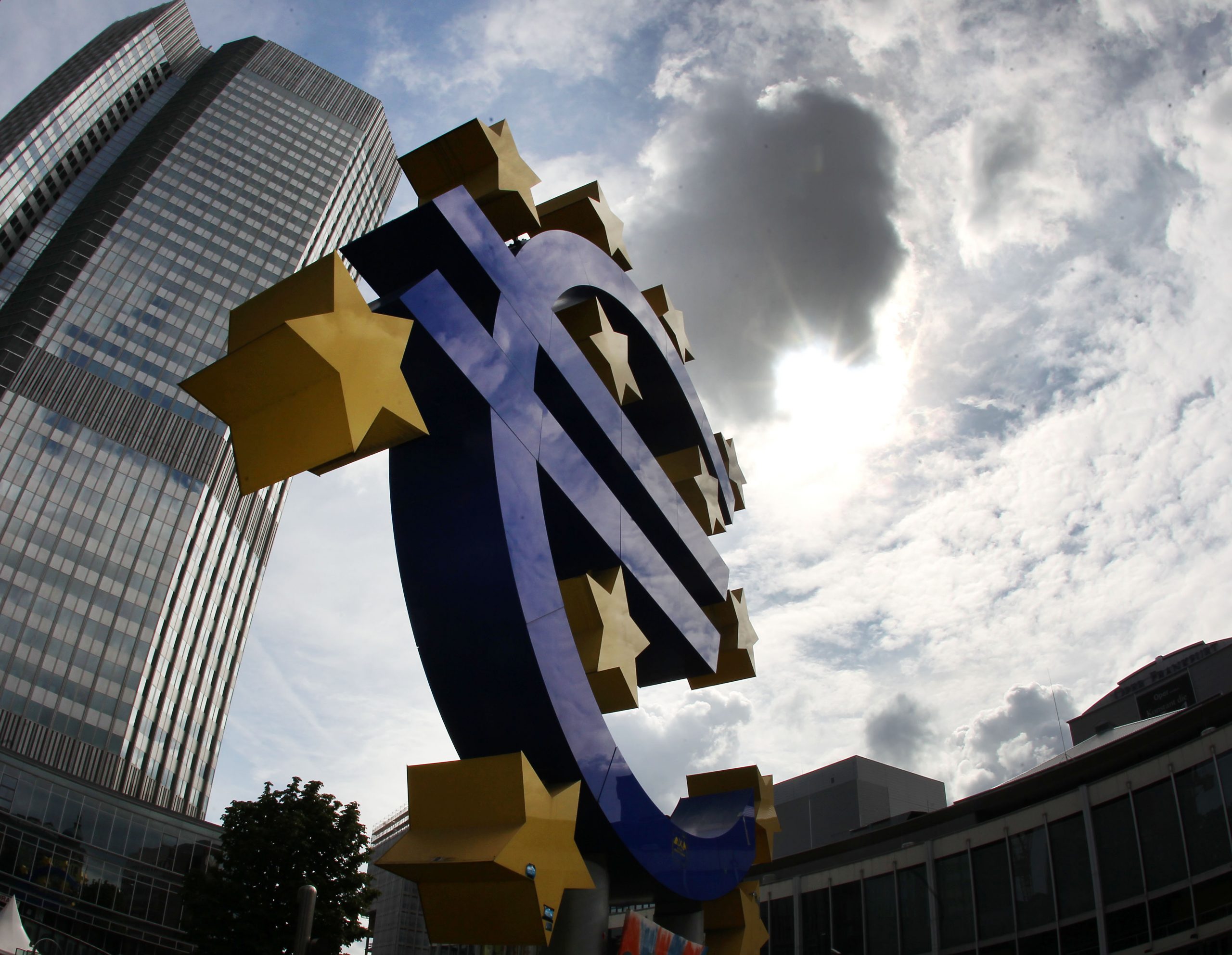 Europe’s recovery gains speed, faces obstacles