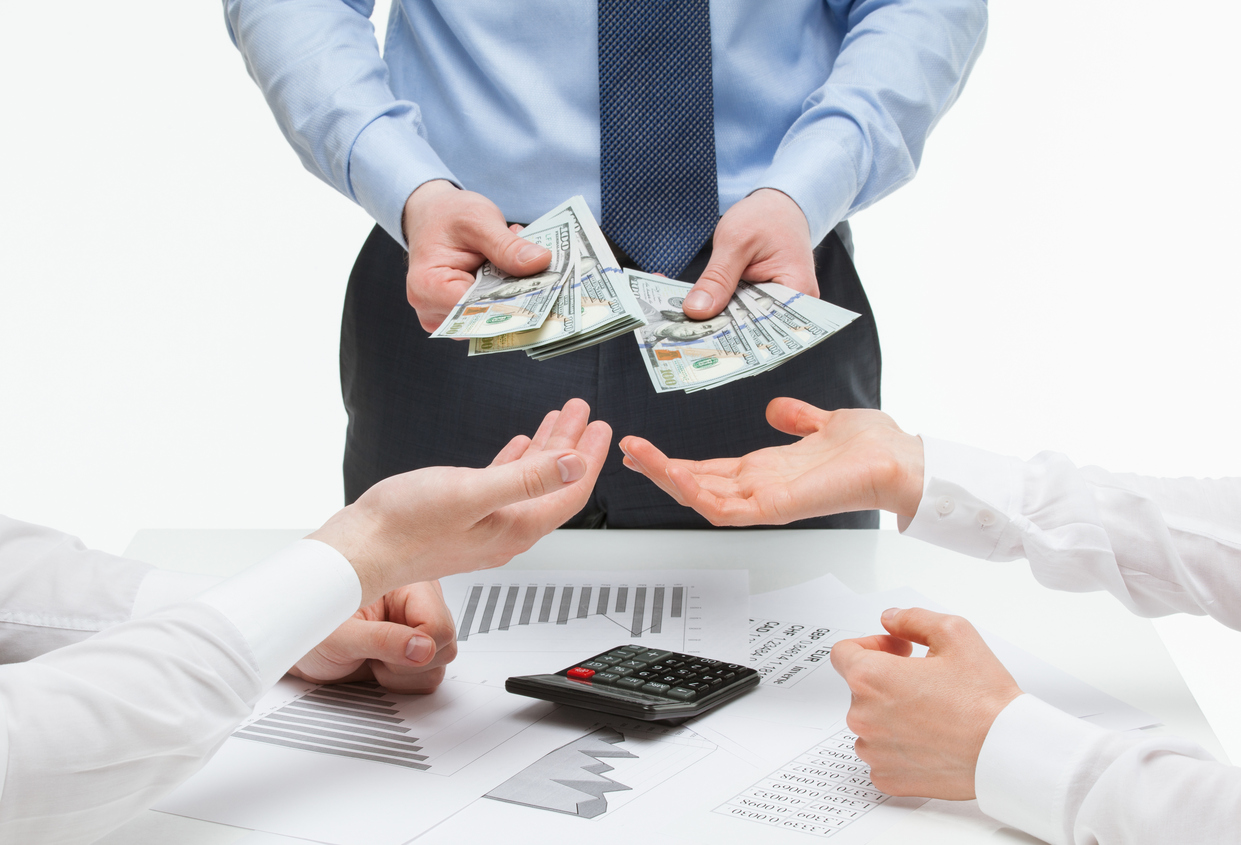 Portland looks to cash in on high CEO pay