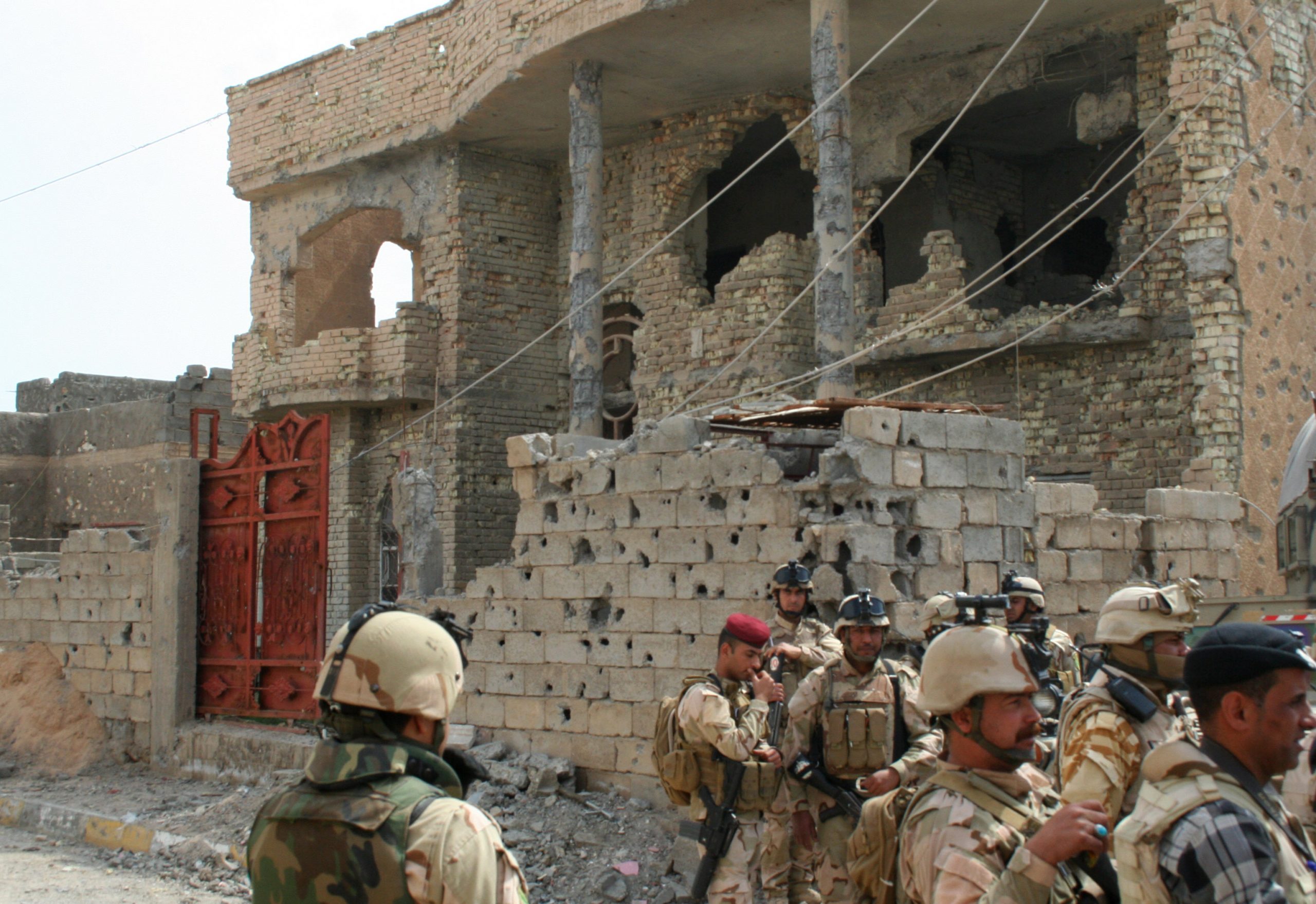 Iraqi army battles militants in deadly Anbar siege