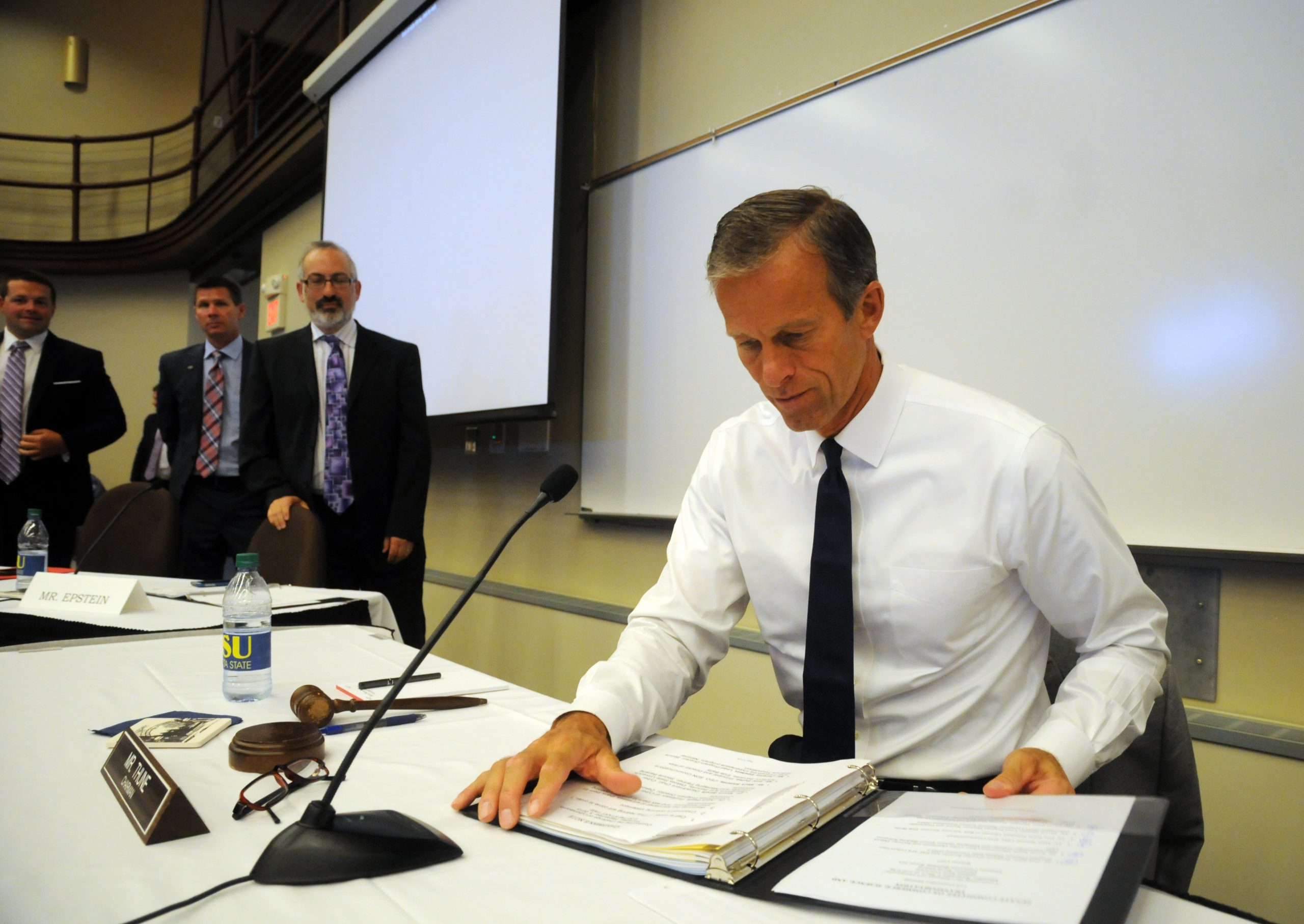 Senate to dodge net neutrality when it reauthorizes FCC