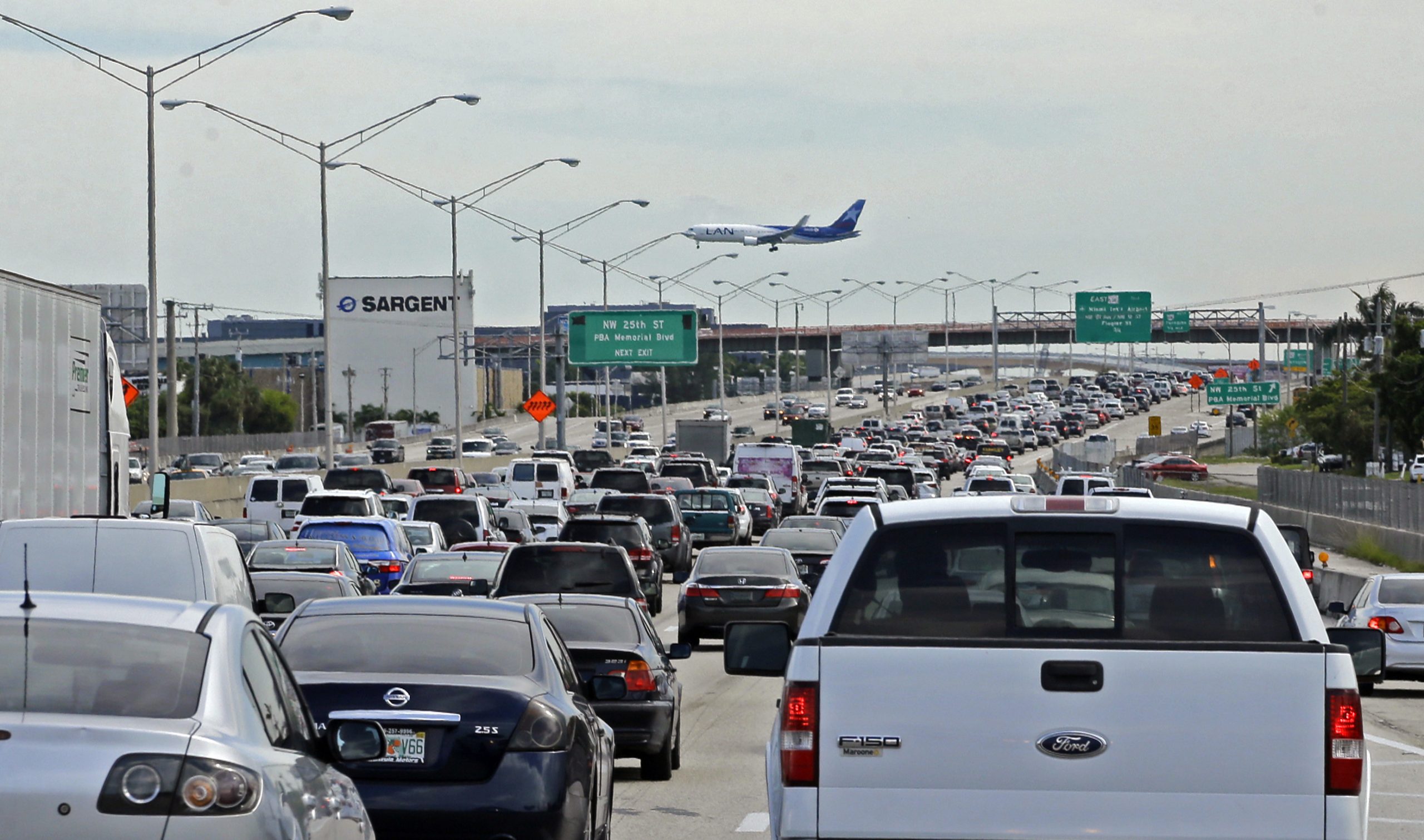 Cheap gas could make EPA car rules backfire