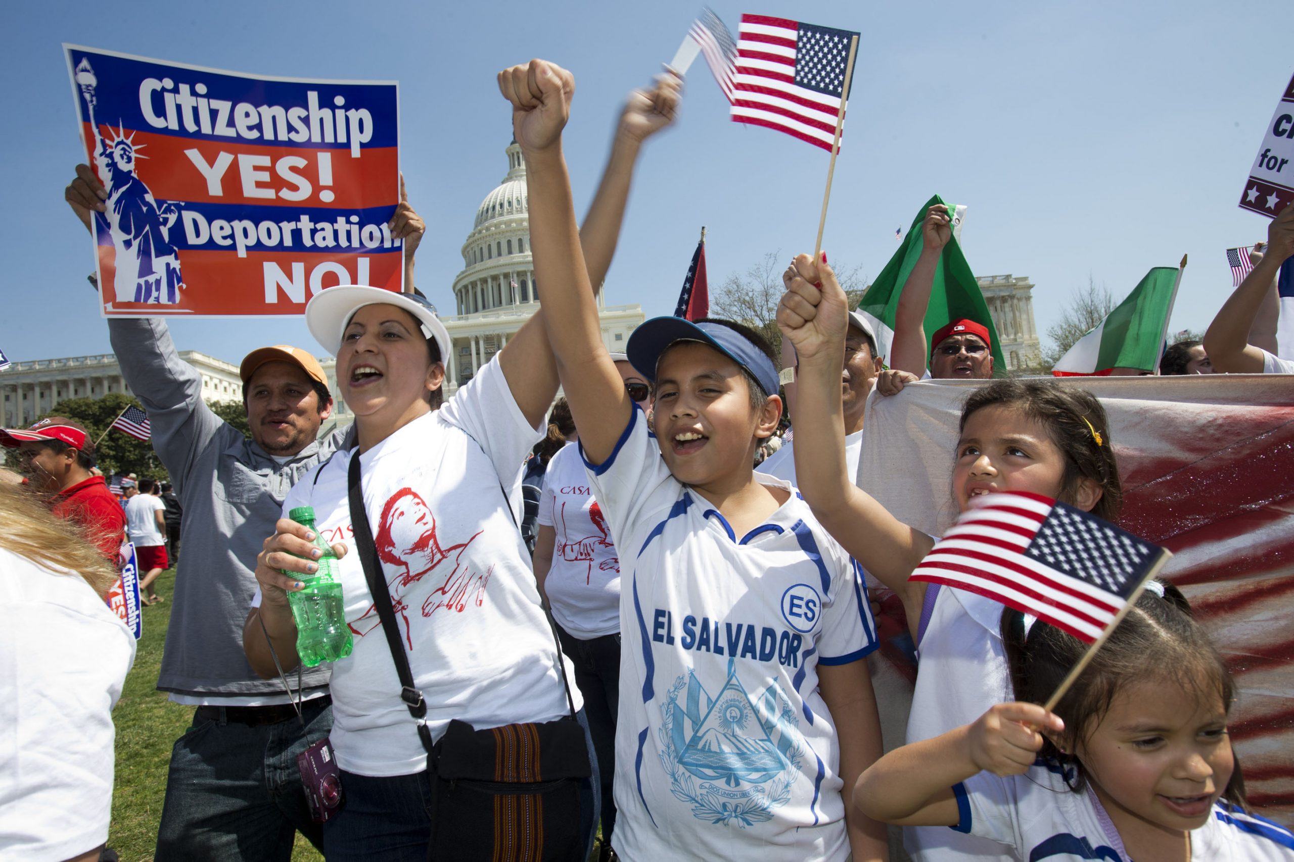 Obama open to piecemeal approach to immigration in House