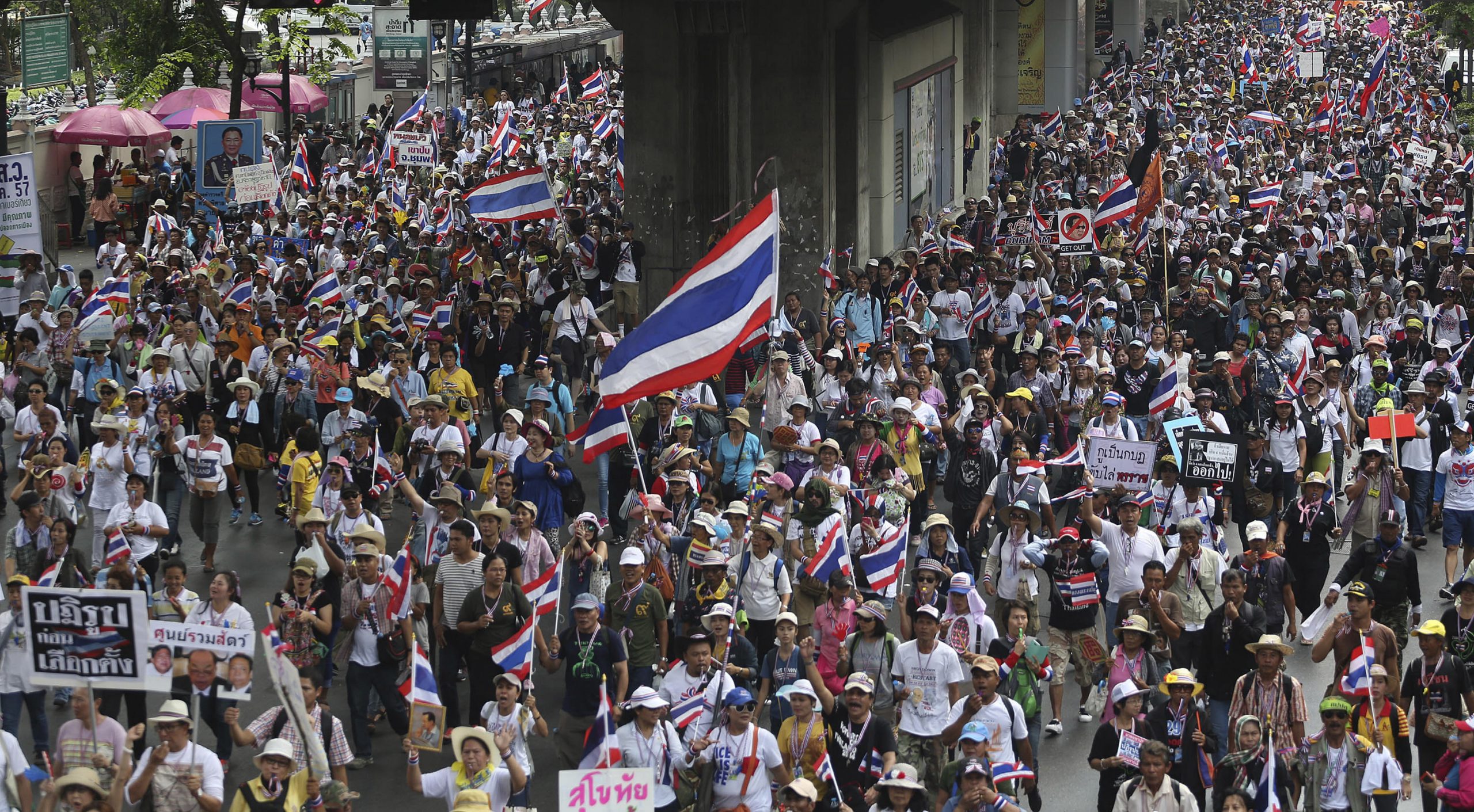 Thousands march in Thai capital against government