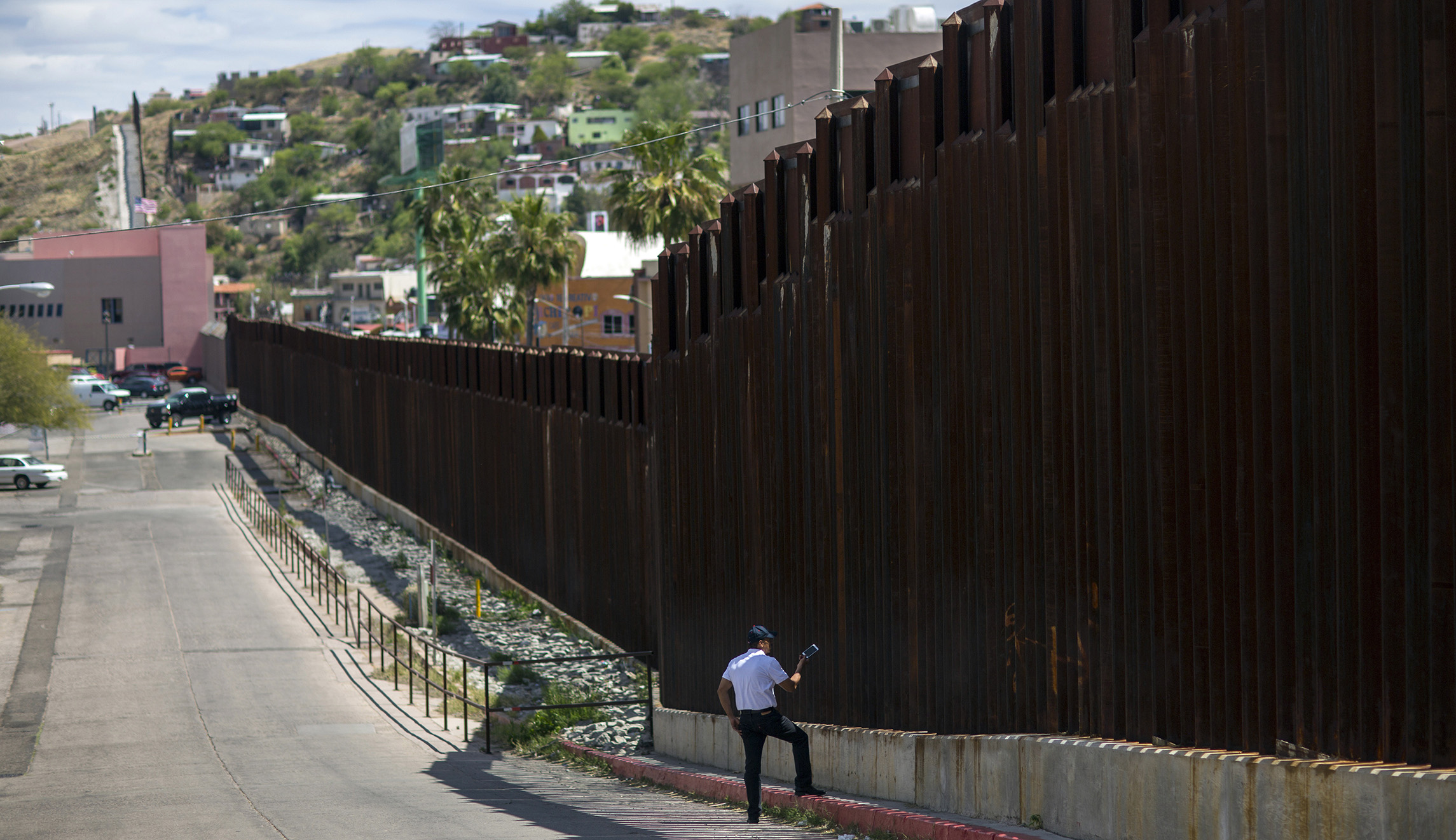 Newsmax CEO Chris Ruddy: Trump’s ‘virtual wall’ may remove need for real wall