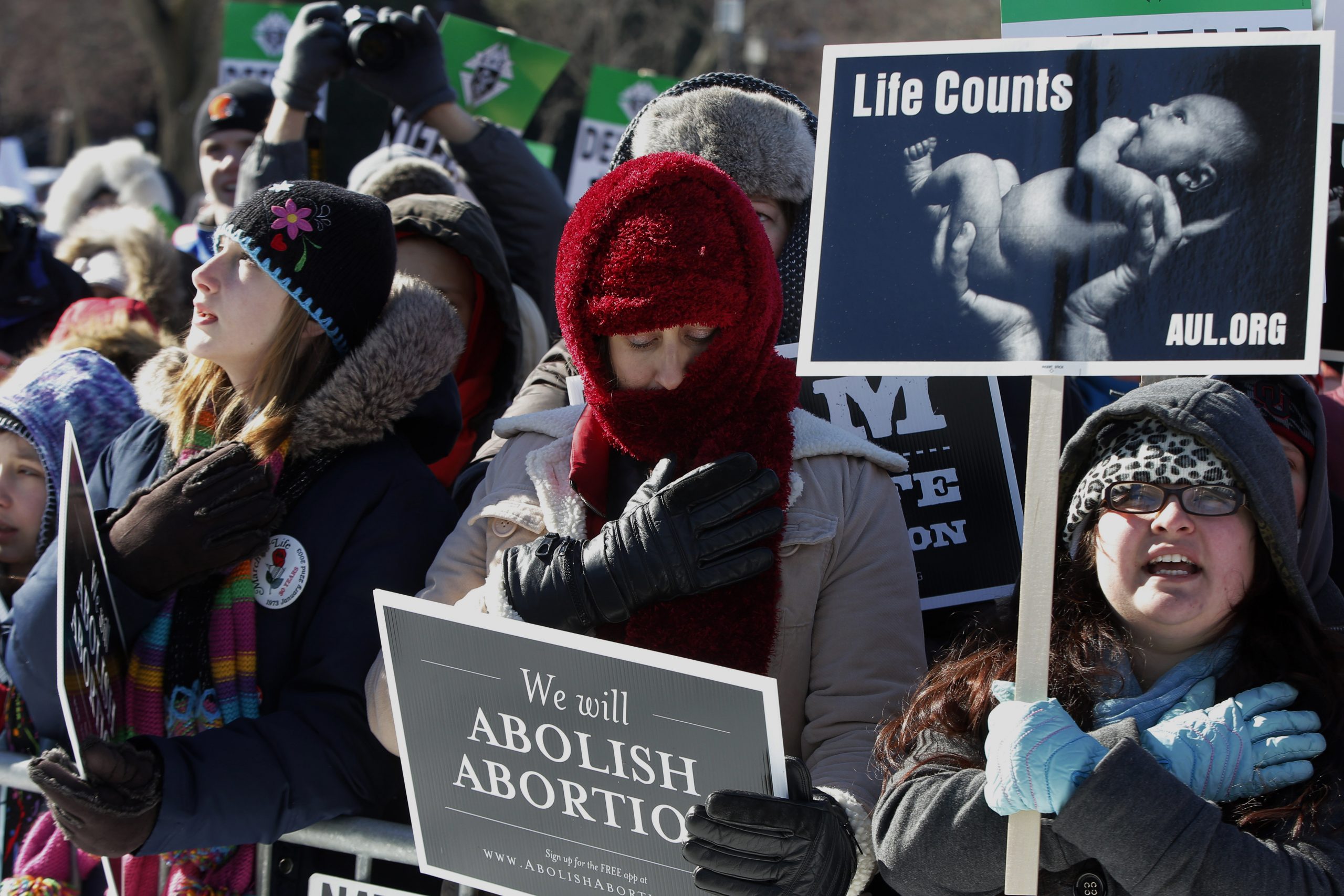 Thousands brave cold for abortion protest in DC
