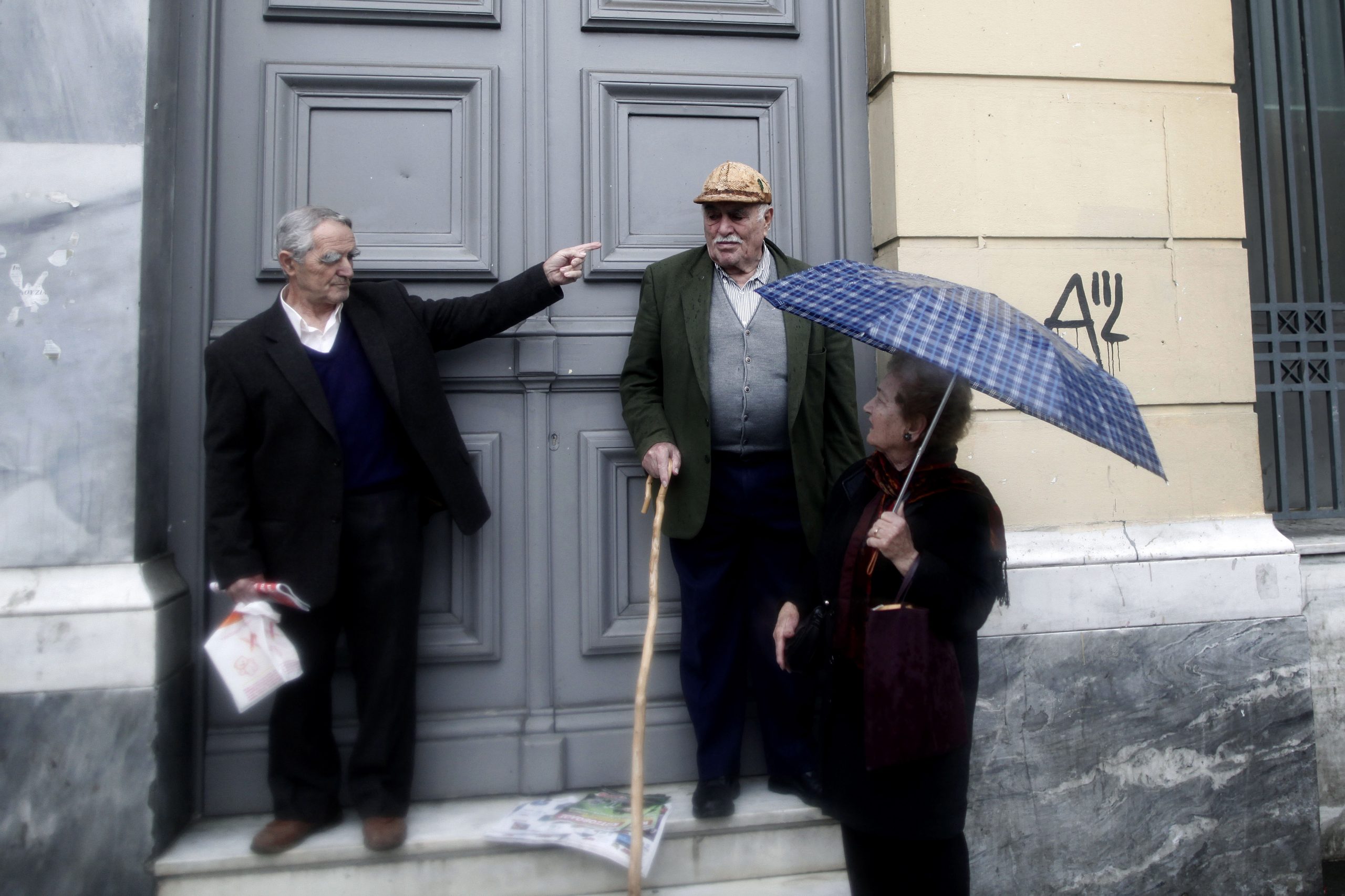 Greek public sector cutbacks trigger strike