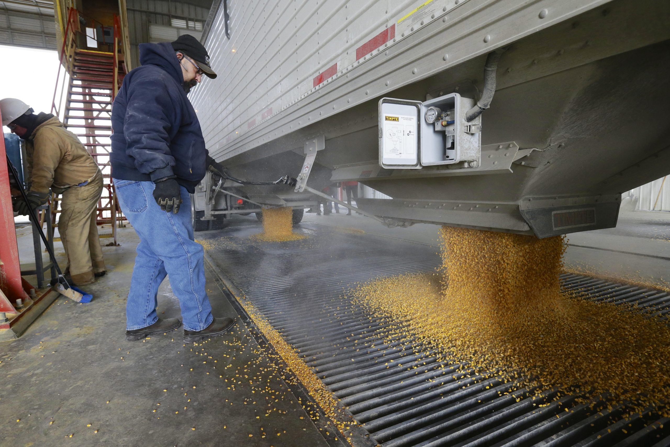 New EPA ethanol rule would harm engines, refiners warn