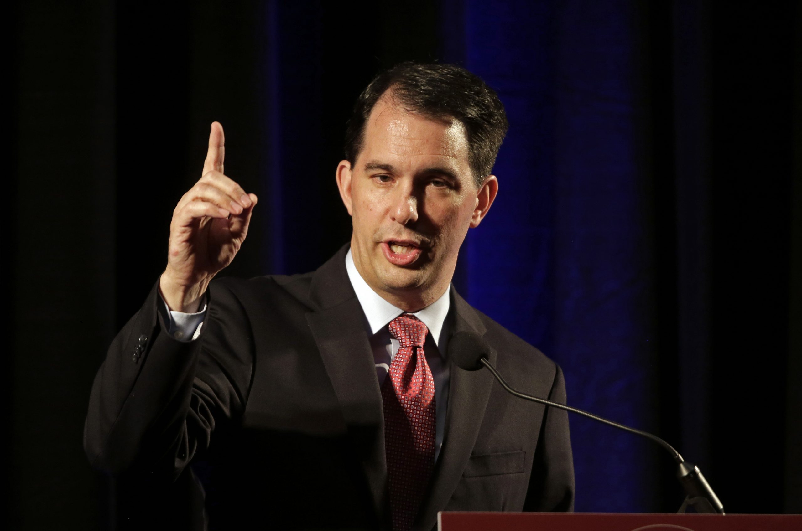 Straw poll: Walker wins handily